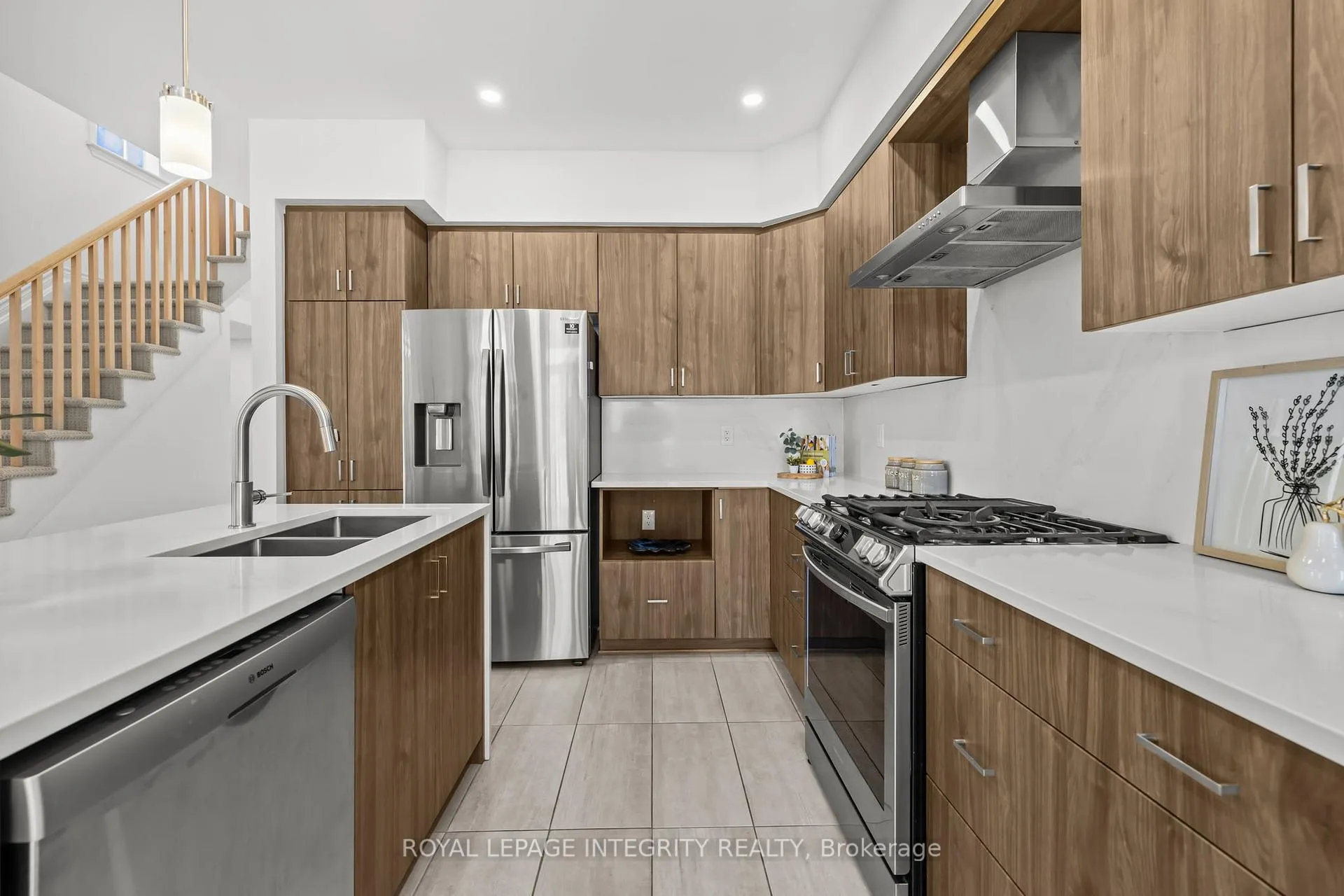 Photo 15 of 691 Capricorn Circle, Ottawa, Riverside South/Gloucester Glen — HOMEH