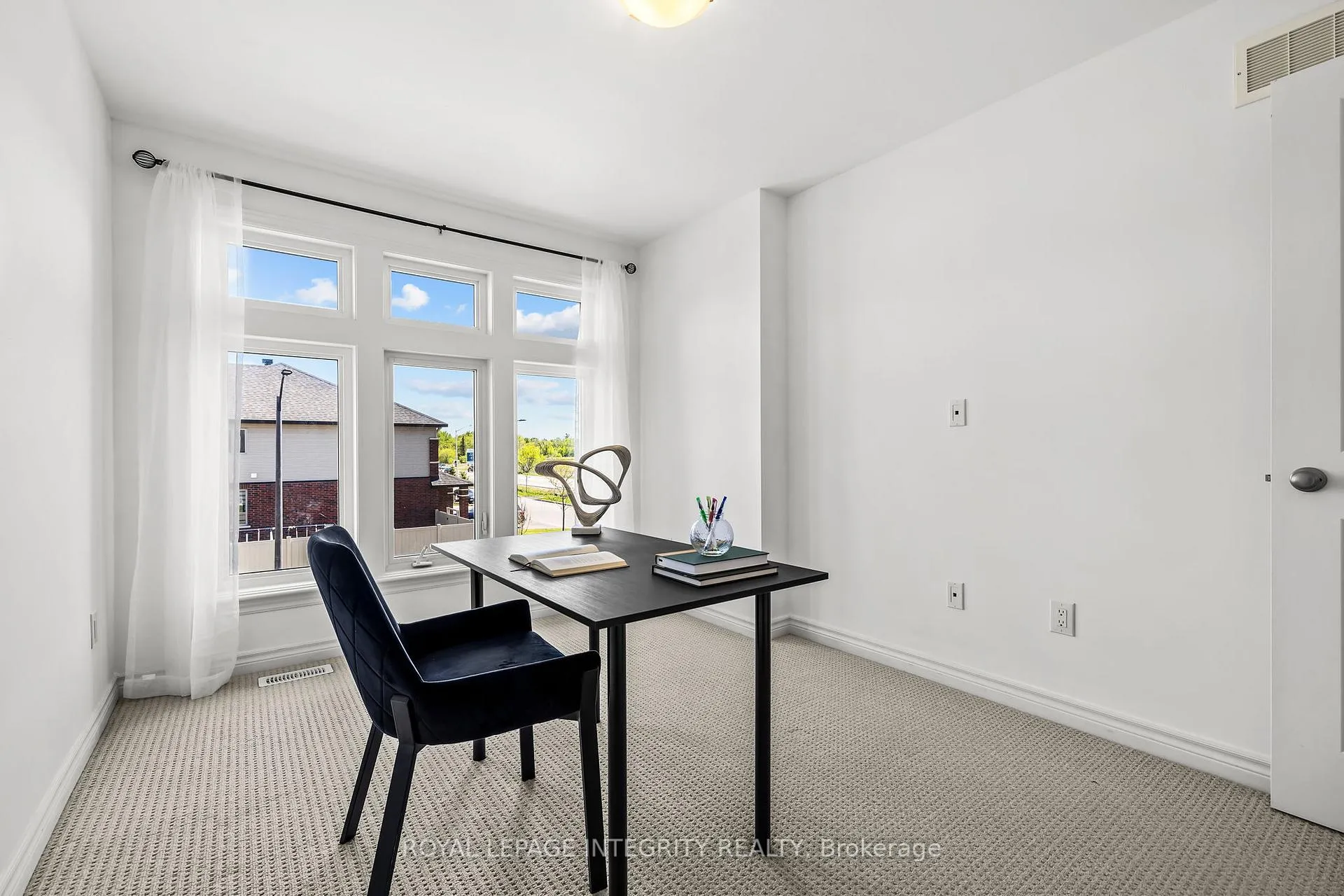 Photo 22 of 691 Capricorn Circle, Ottawa, Riverside South/Gloucester Glen — HOMEH