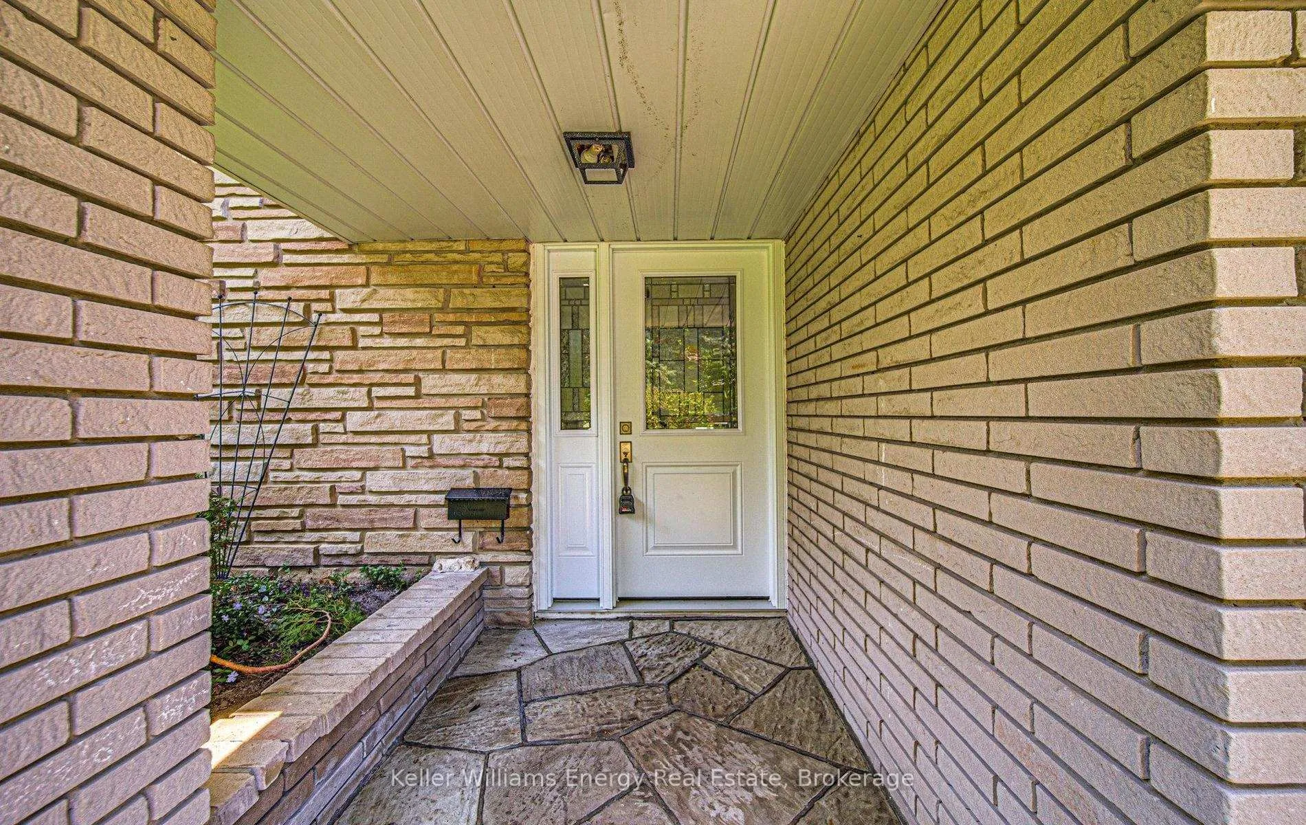 Photo 4 of 988 Oshawa Boulevard N, Oshawa, Centennial — HOMEH
