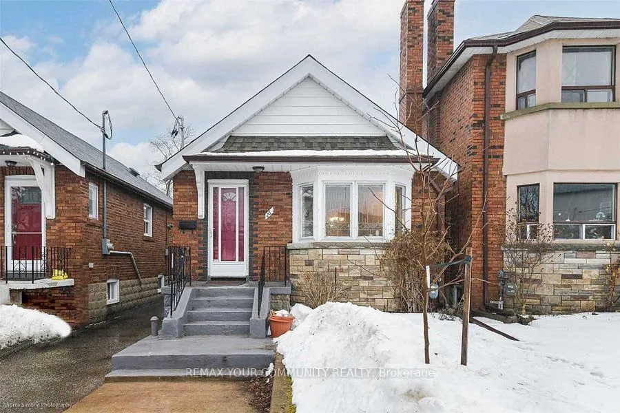 Front of 26 Elmsdale Road W