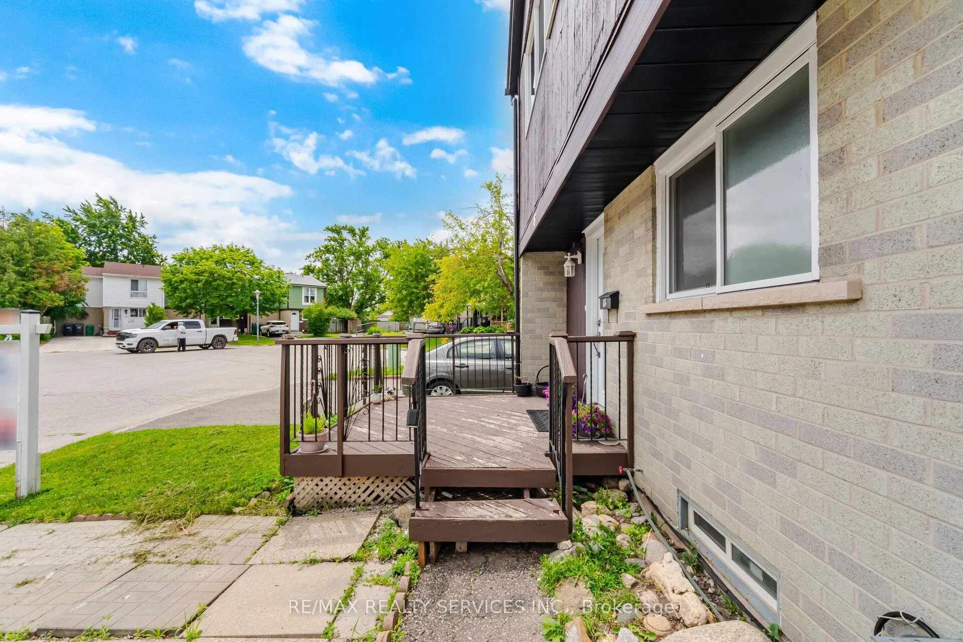 Photo 2 of 18 Gold Pine Court, Brampton, Northgate — HOMEH