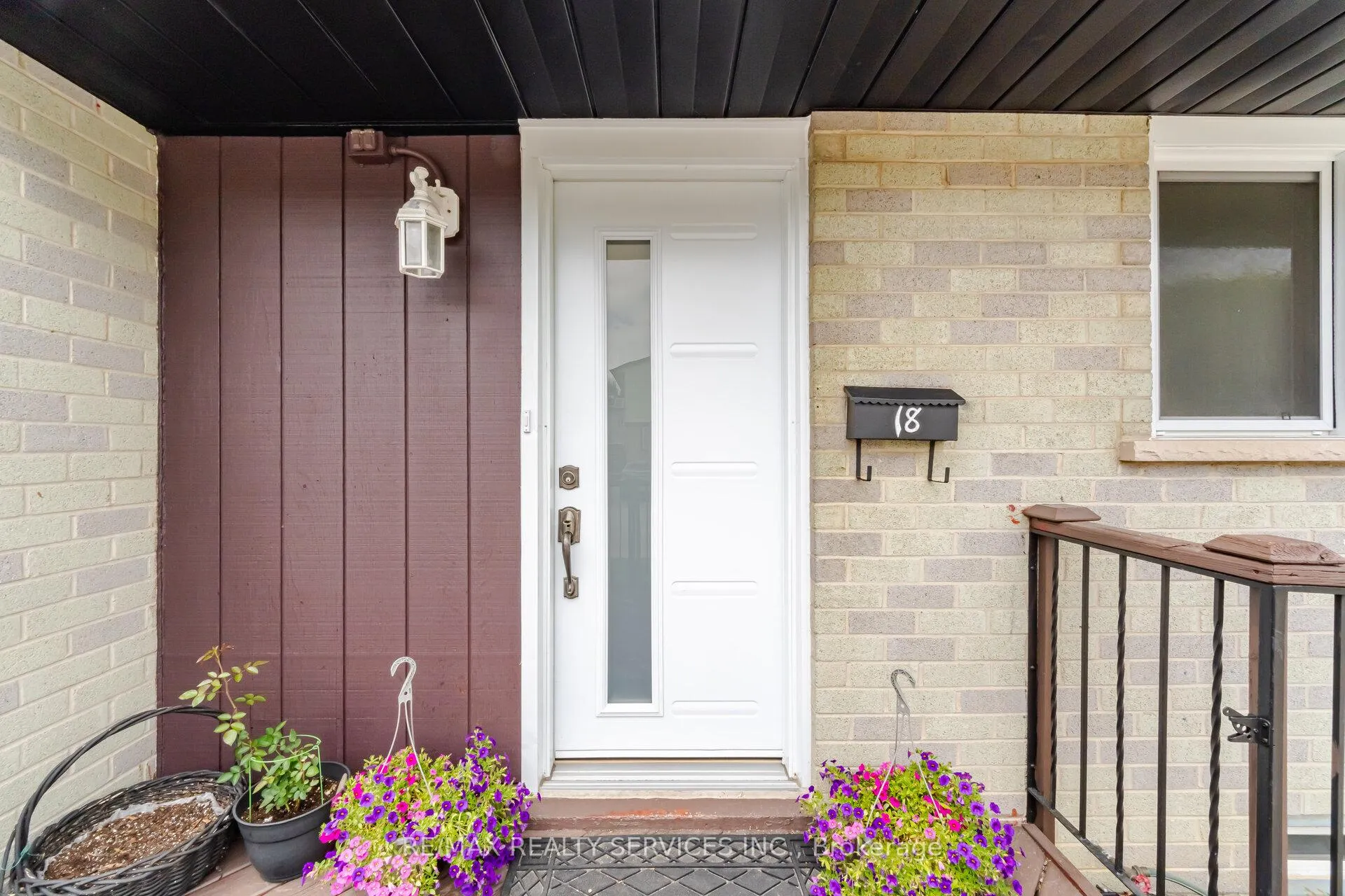 Photo 3 of 18 Gold Pine Court, Brampton, Northgate — HOMEH