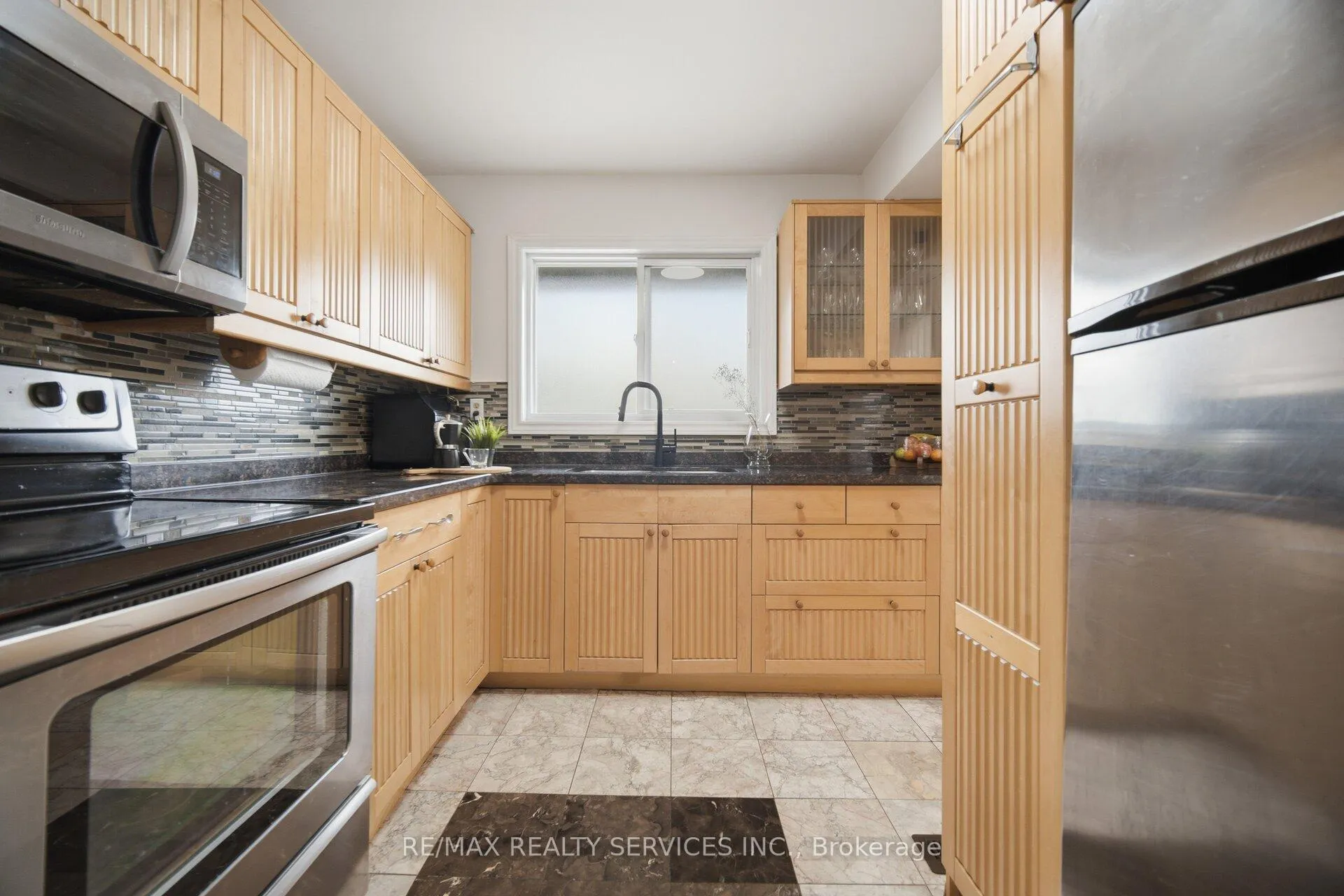 Photo 8 of 18 Gold Pine Court, Brampton, Northgate — HOMEH