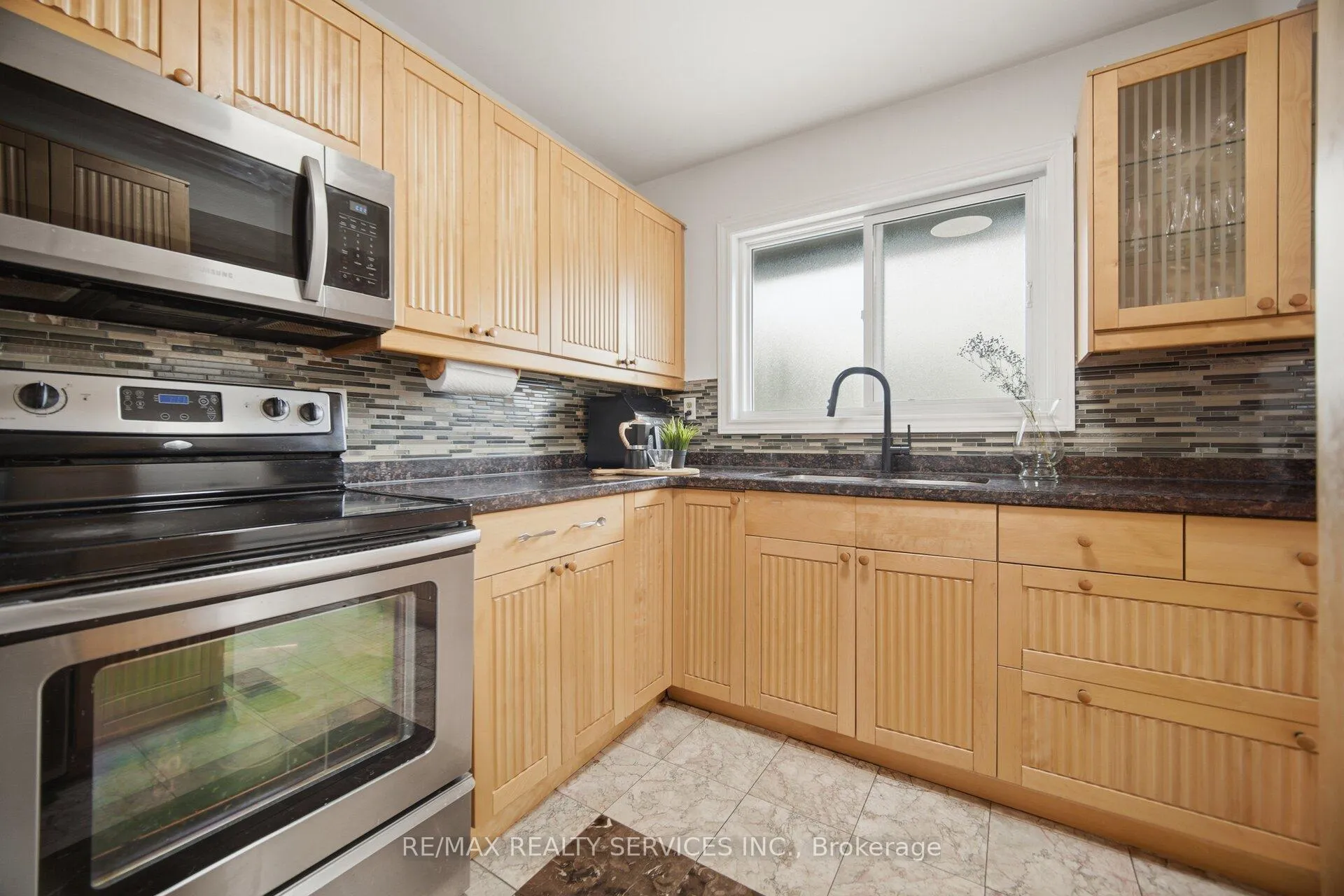 Photo 9 of 18 Gold Pine Court, Brampton, Northgate — HOMEH