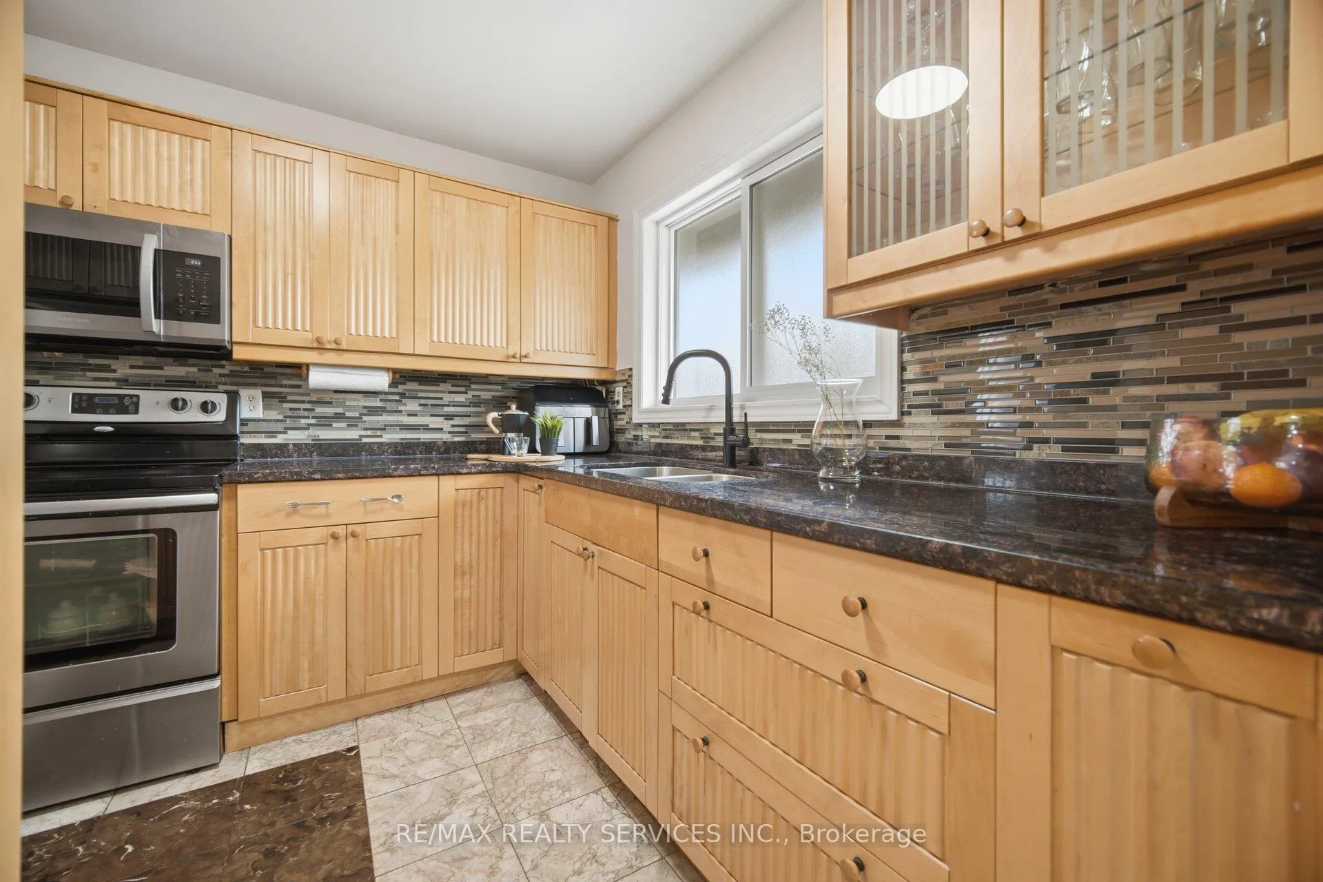 Photo 10 of 18 Gold Pine Court, Brampton, Northgate — HOMEH