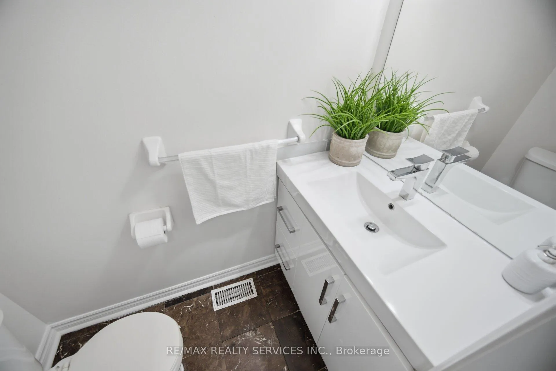 Photo 19 of 18 Gold Pine Court, Brampton, Northgate — HOMEH