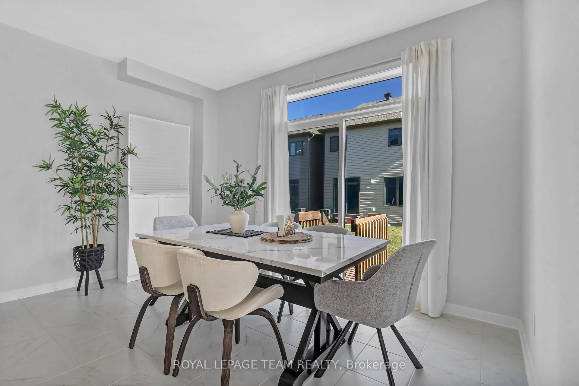 Photo 12 of 647 Cygnus Street, Ottawa, Barrhaven - Half Moon Bay — HOMEH