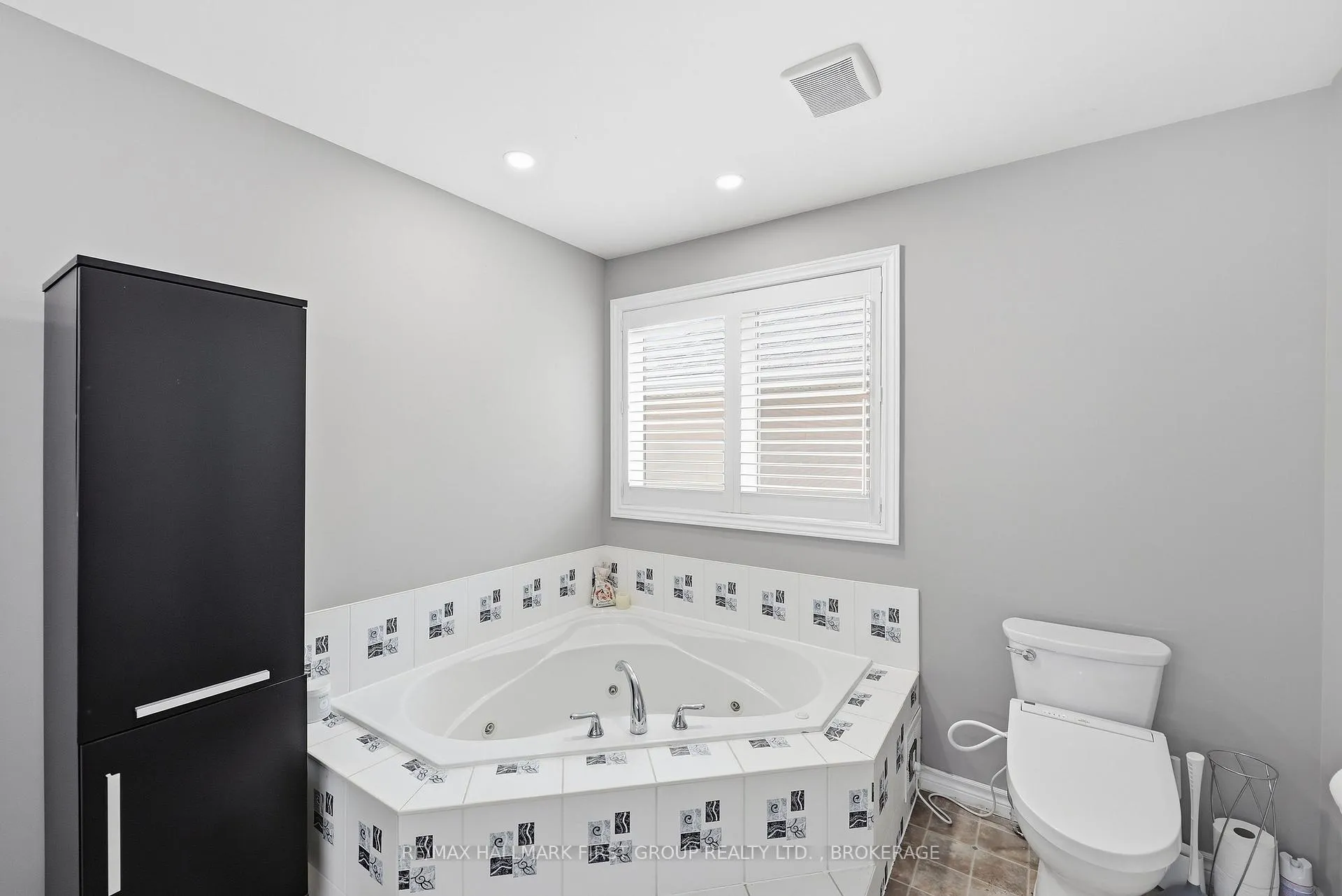 Photo 32 of 393 Cavendish Crescent, Kingston, City Northwest — HOMEH