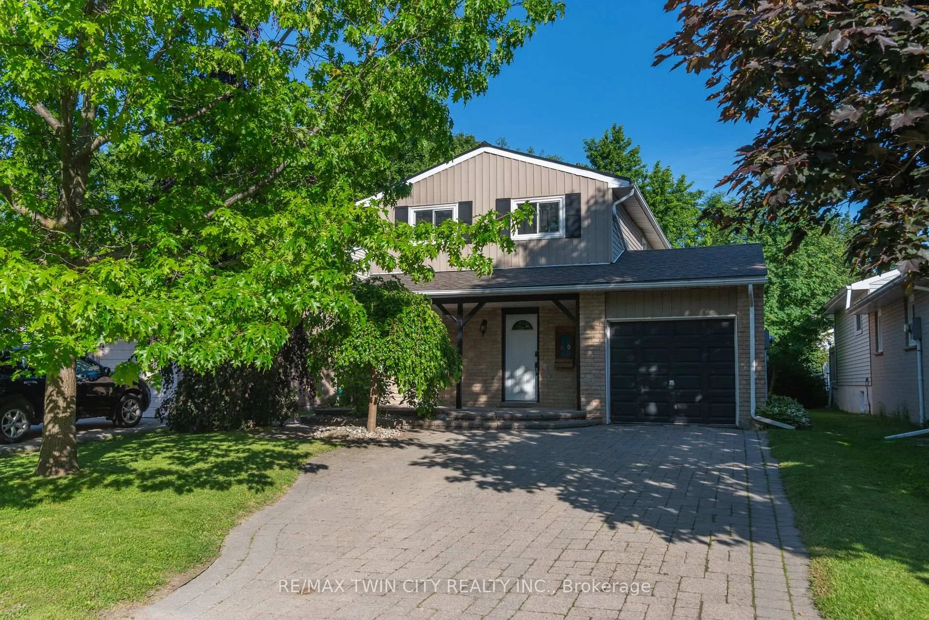 Photo 1 of 162 Parkside Drive E, Centre Wellington, Fergus — HOMEH