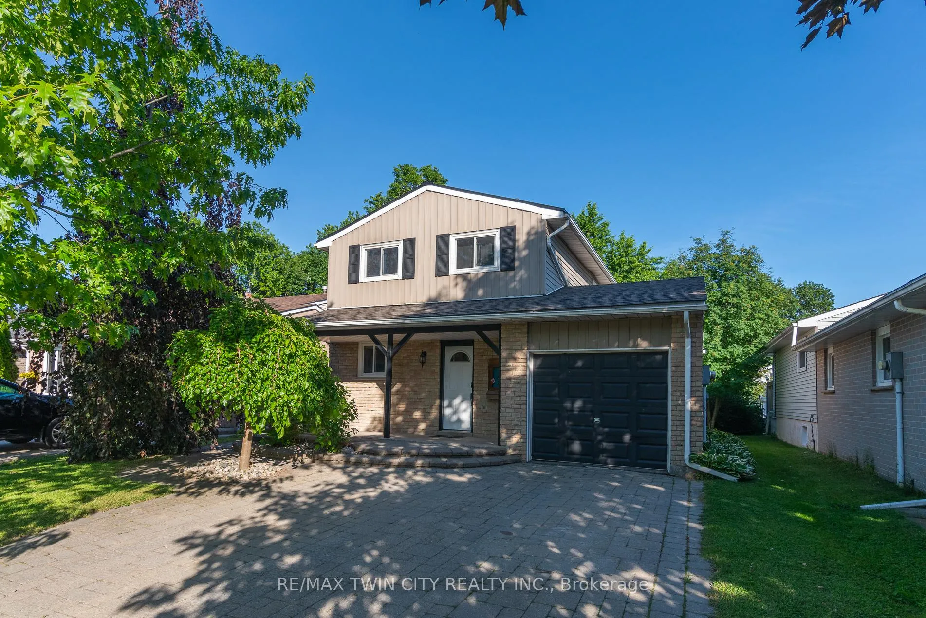 Photo 2 of 162 Parkside Drive E, Centre Wellington, Fergus — HOMEH