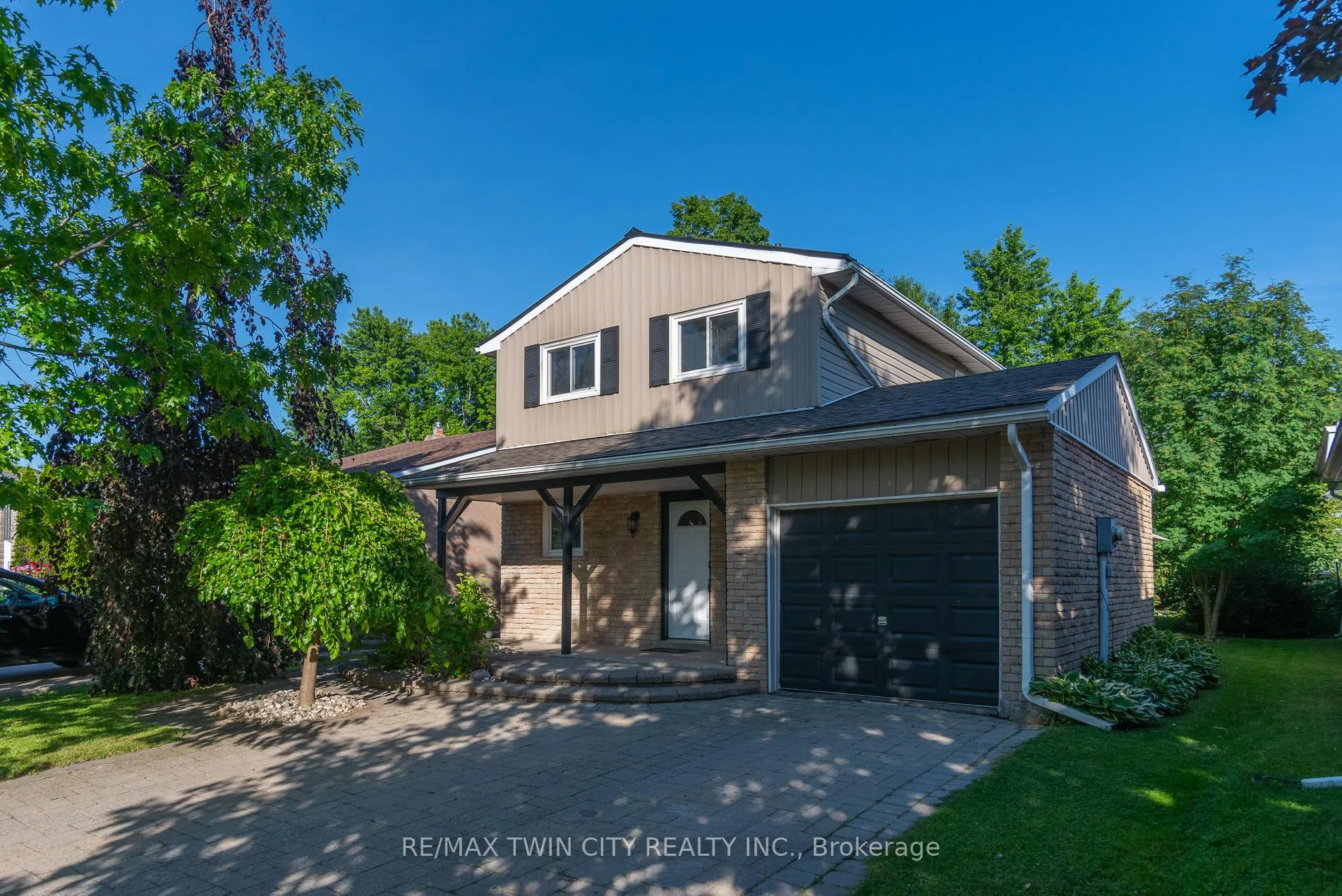 Photo 3 of 162 Parkside Drive E, Centre Wellington, Fergus — HOMEH