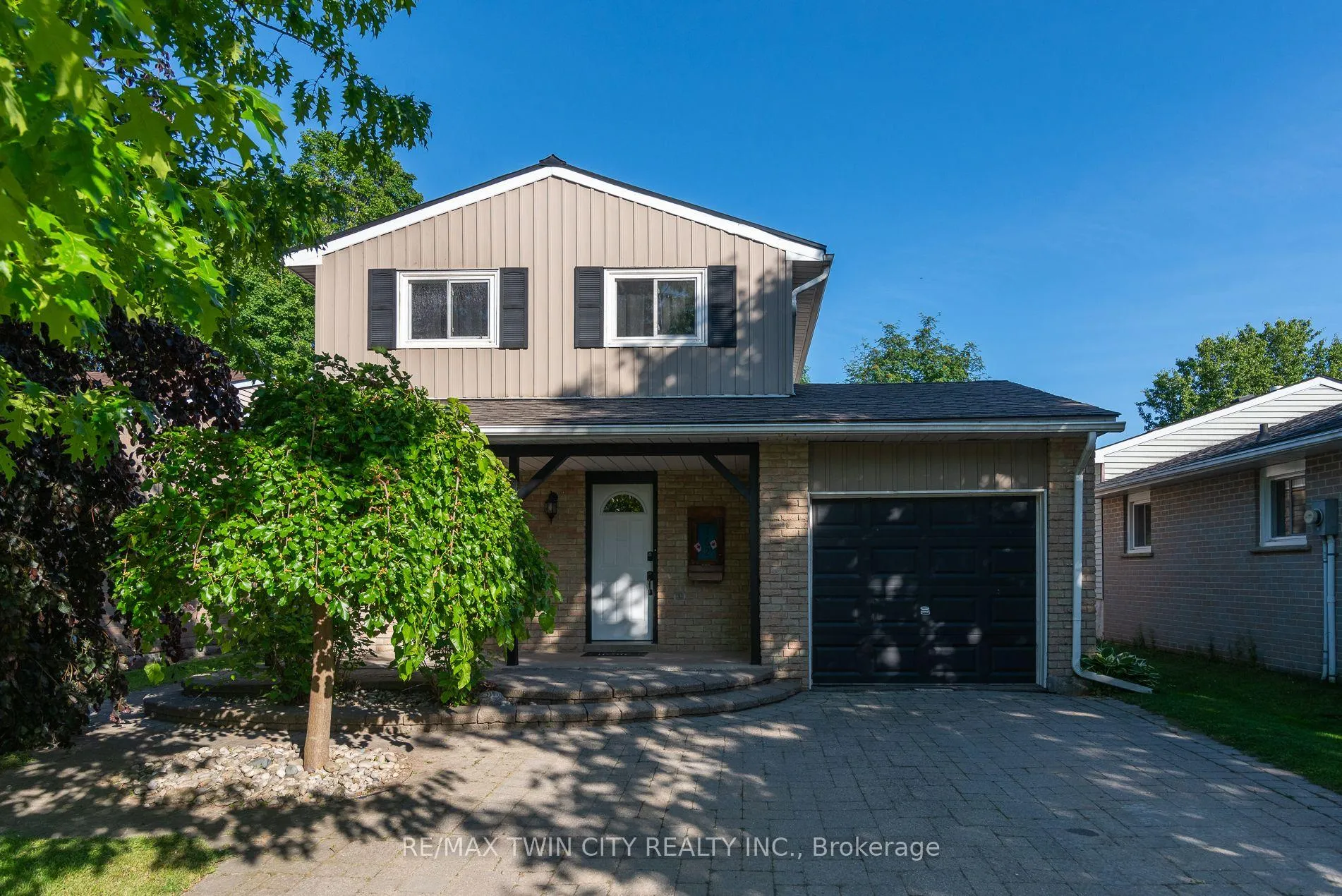 Photo 4 of 162 Parkside Drive E, Centre Wellington, Fergus — HOMEH