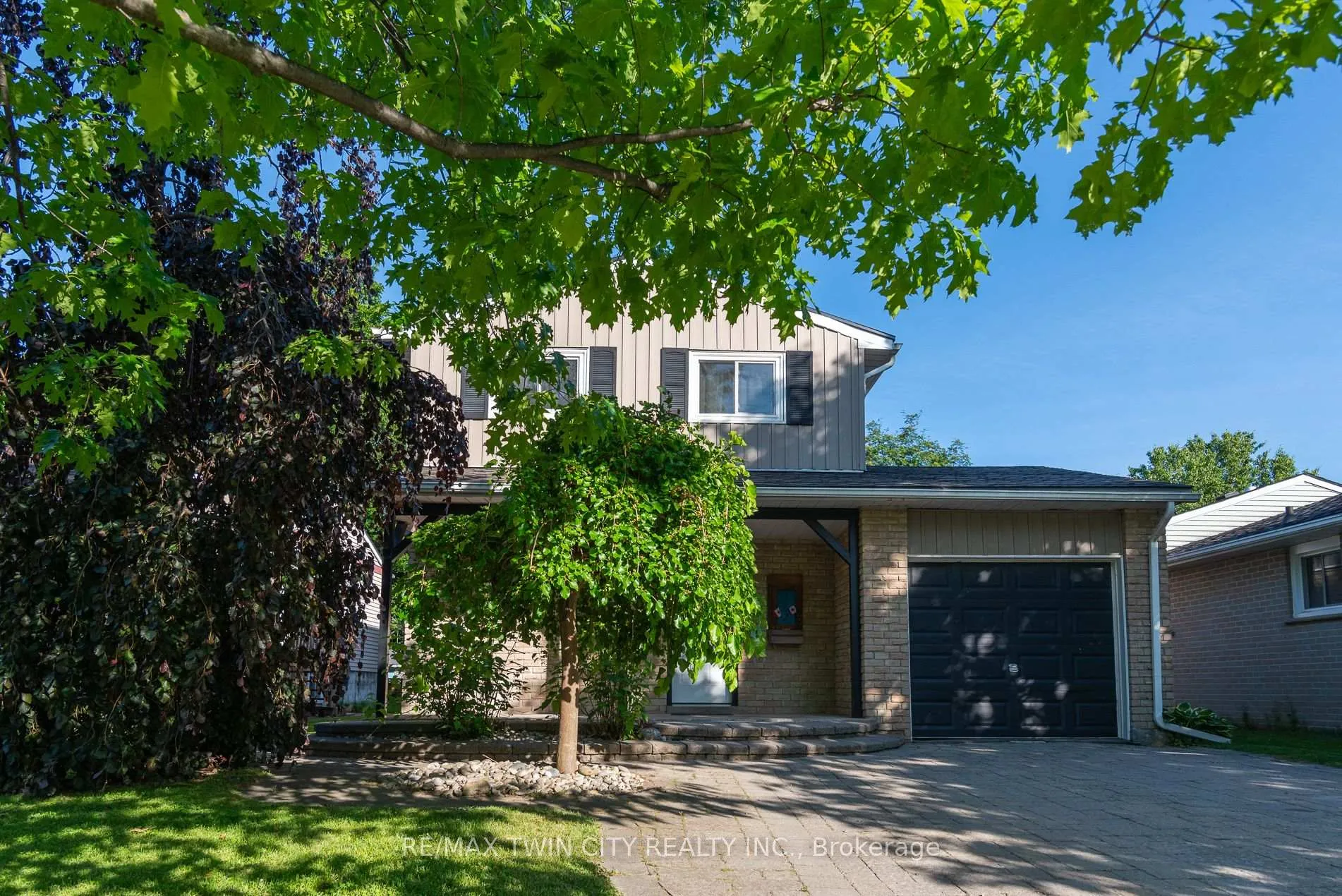 Photo 5 of 162 Parkside Drive E, Centre Wellington, Fergus — HOMEH