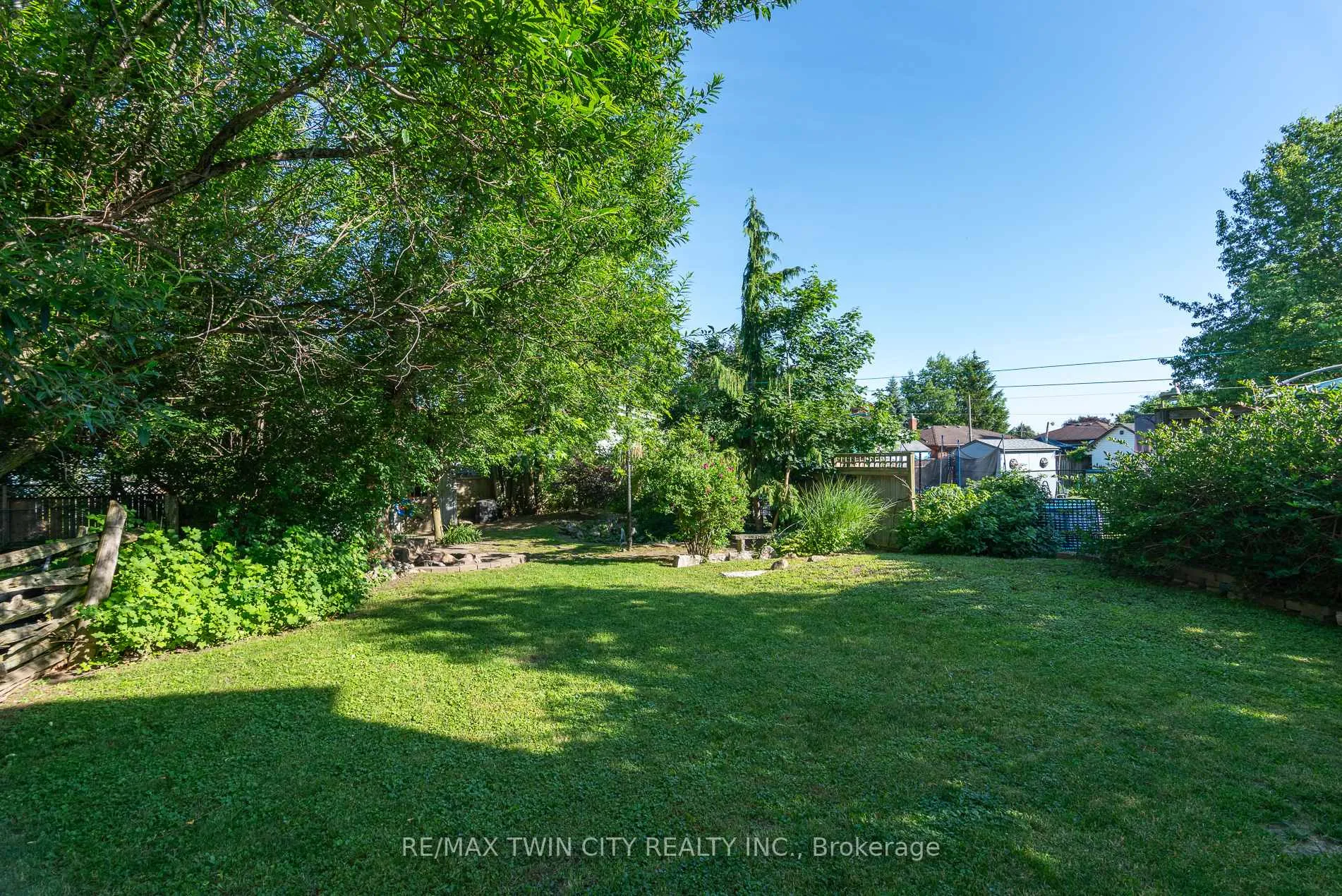 Photo 10 of 162 Parkside Drive E, Centre Wellington, Fergus — HOMEH