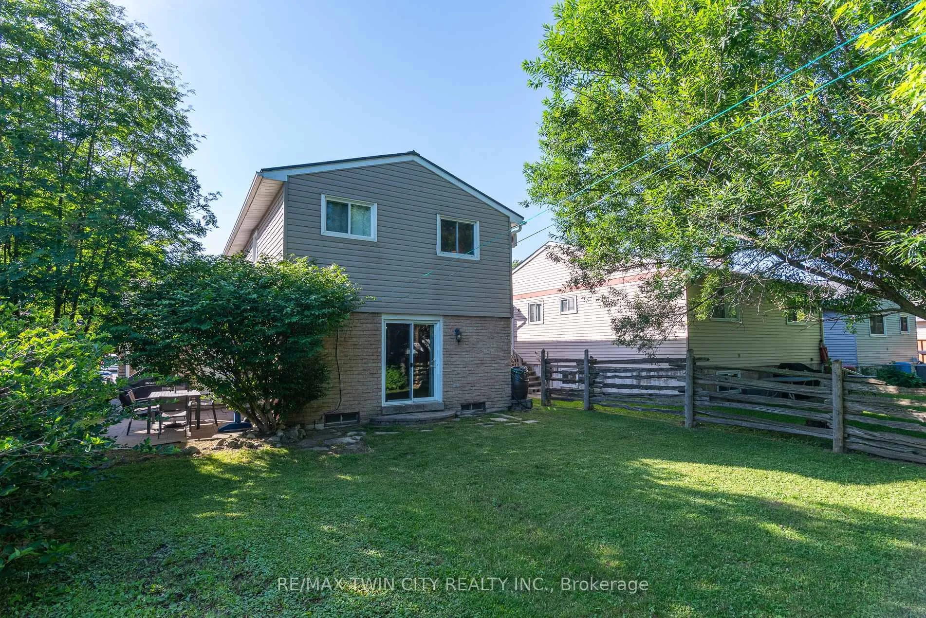 Photo 11 of 162 Parkside Drive E, Centre Wellington, Fergus — HOMEH