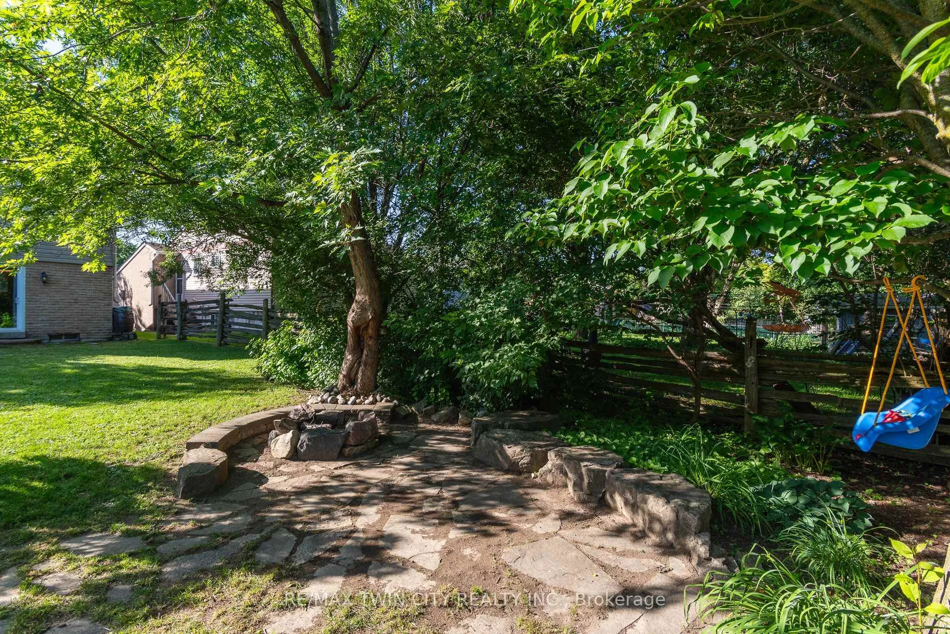 Photo 18 of 162 Parkside Drive E, Centre Wellington, Fergus — HOMEH