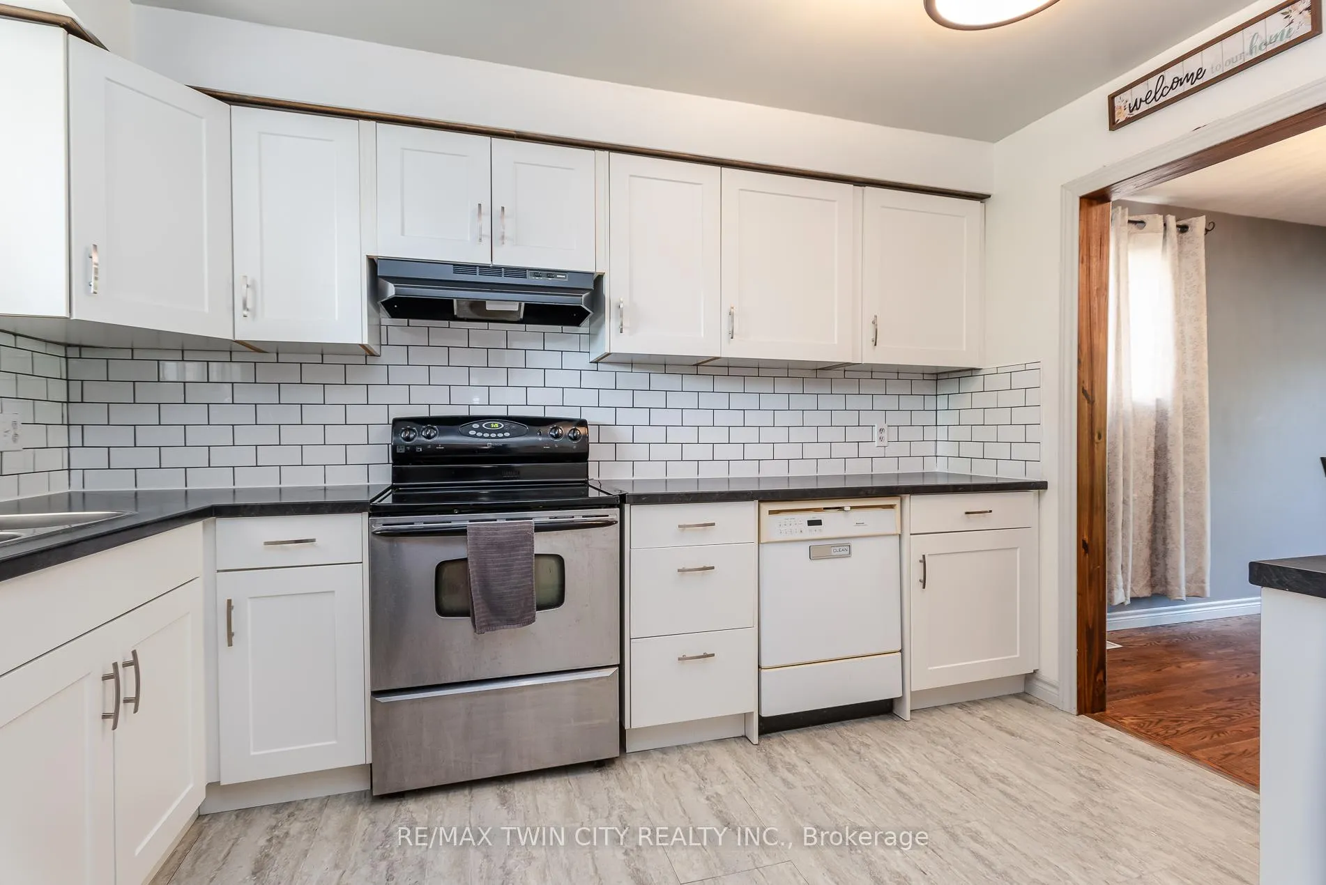 Photo 33 of 162 Parkside Drive E, Centre Wellington, Fergus — HOMEH