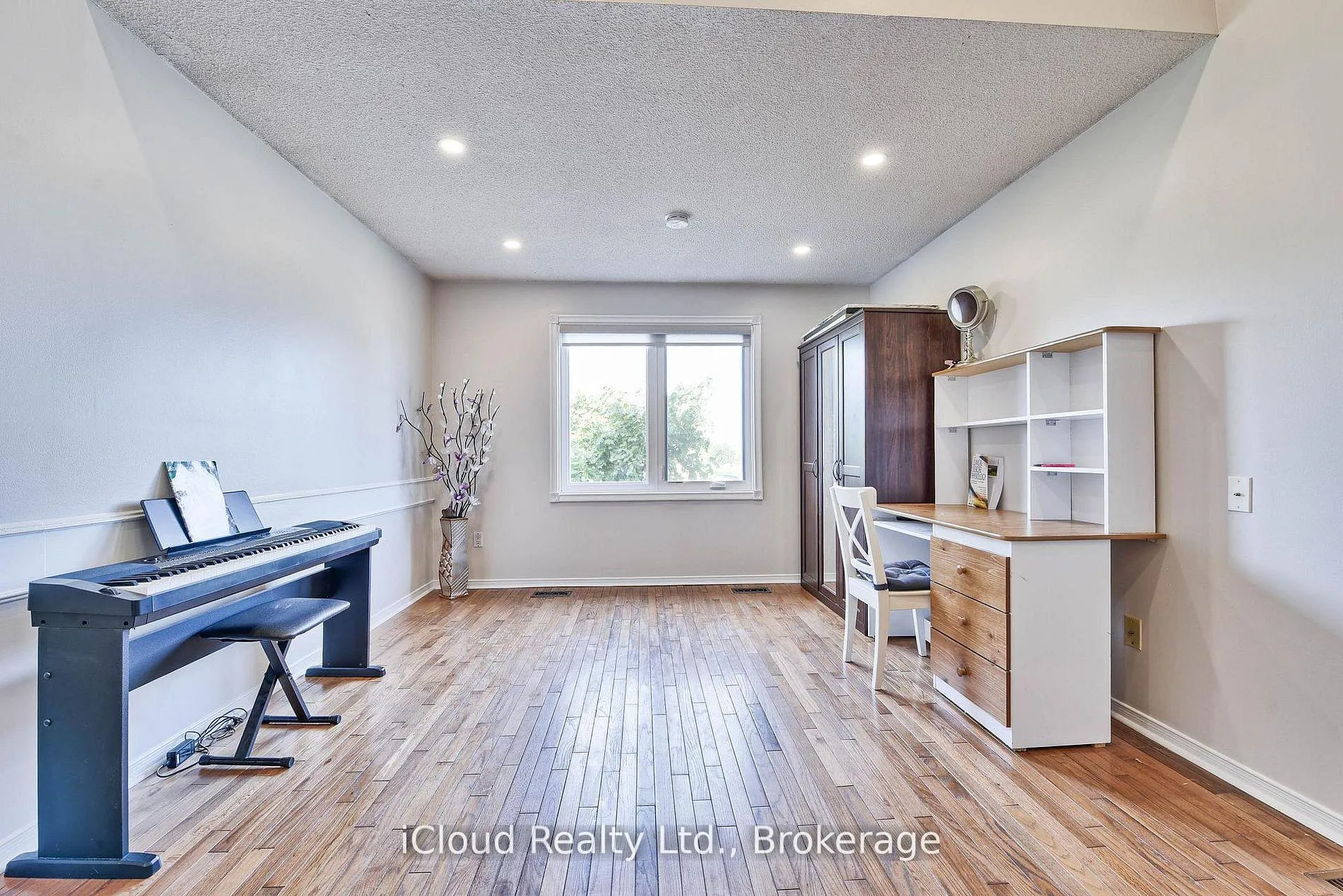 Photo 5 of 14 Timberlane Drive, Brampton, Fletcher's Creek South — HOMEH