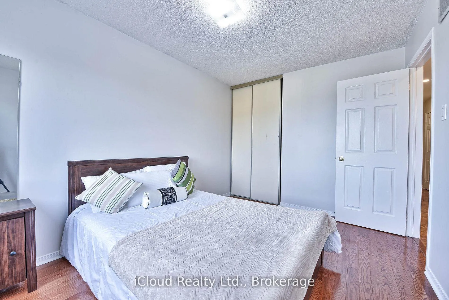 Photo 10 of 14 Timberlane Drive, Brampton, Fletcher's Creek South — HOMEH