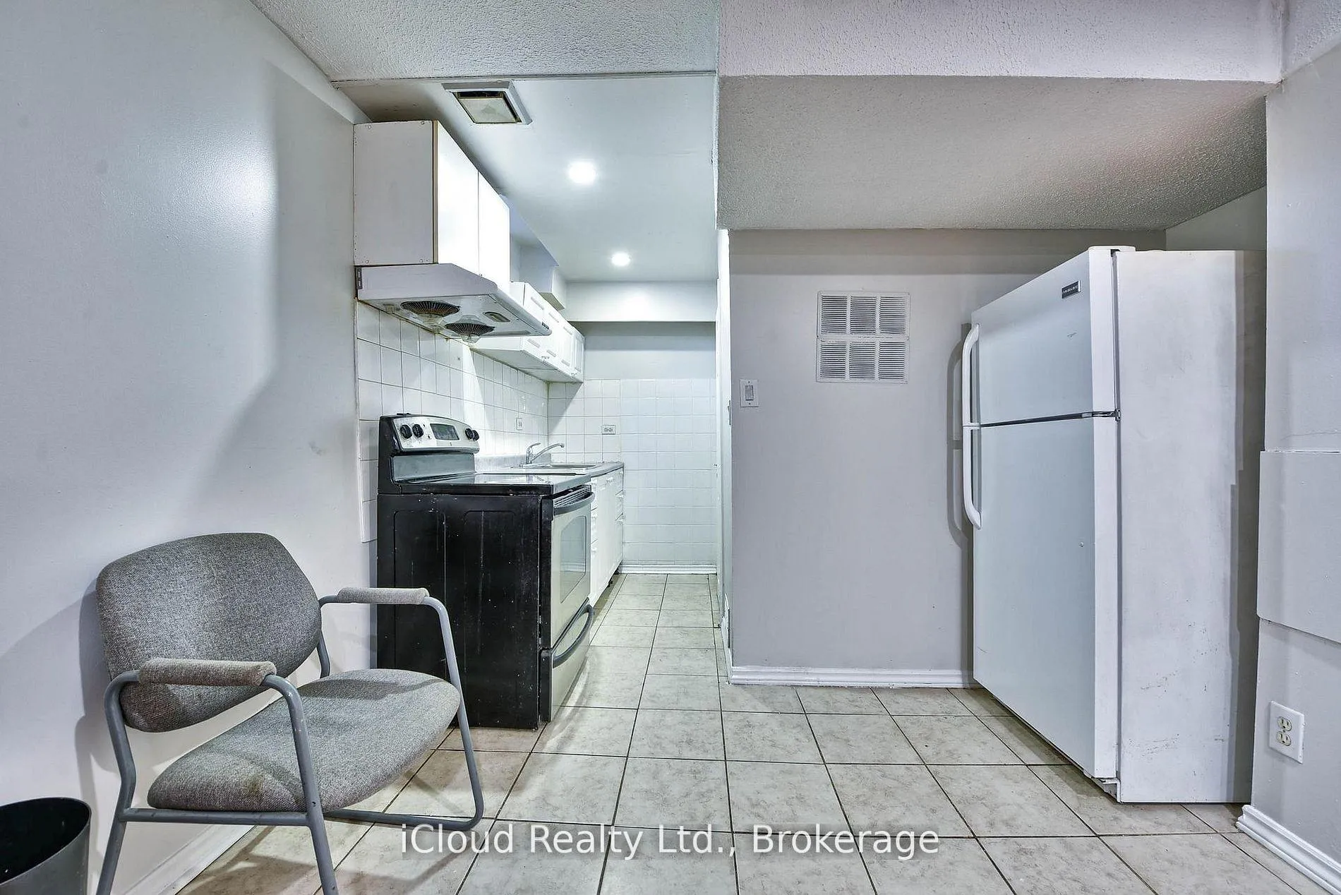 Photo 11 of 14 Timberlane Drive, Brampton, Fletcher's Creek South — HOMEH