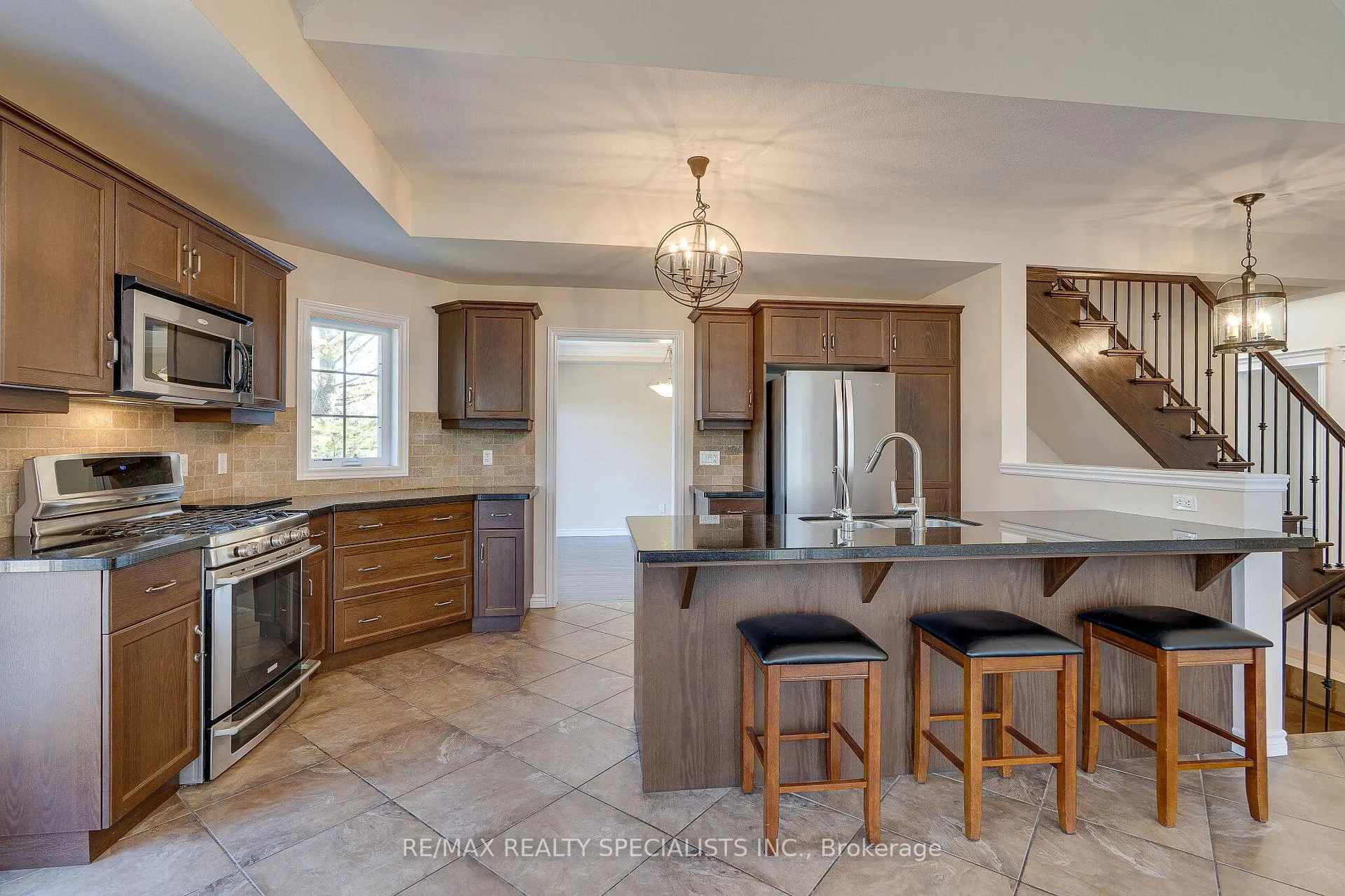 Photo 13 of Unit 2, 3 Reddington Drive, Caledon, Palgrave — HOMEH