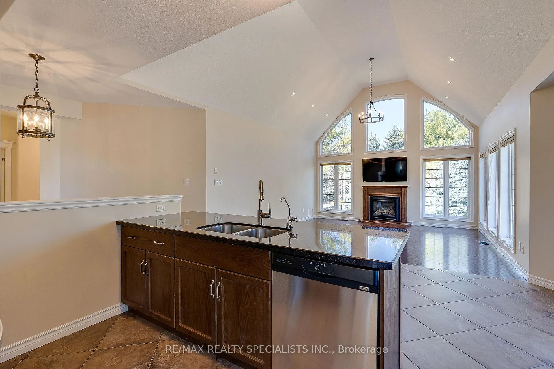 Photo 16 of Unit 2, 3 Reddington Drive, Caledon, Palgrave — HOMEH