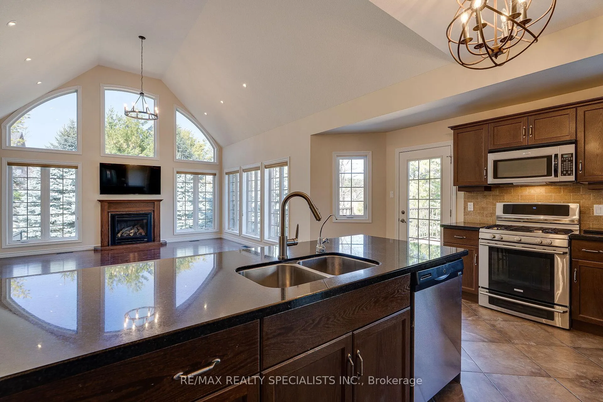 Photo 18 of Unit 2, 3 Reddington Drive, Caledon, Palgrave — HOMEH