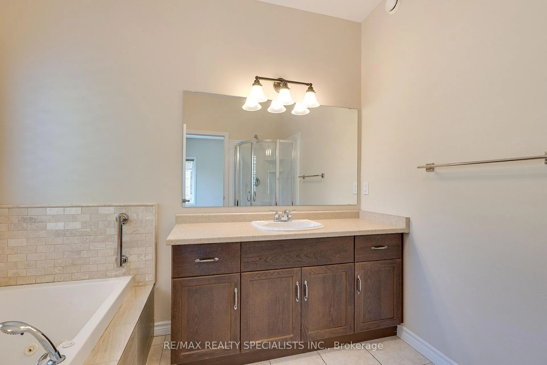 Photo 25 of Unit 2, 3 Reddington Drive, Caledon, Palgrave — HOMEH