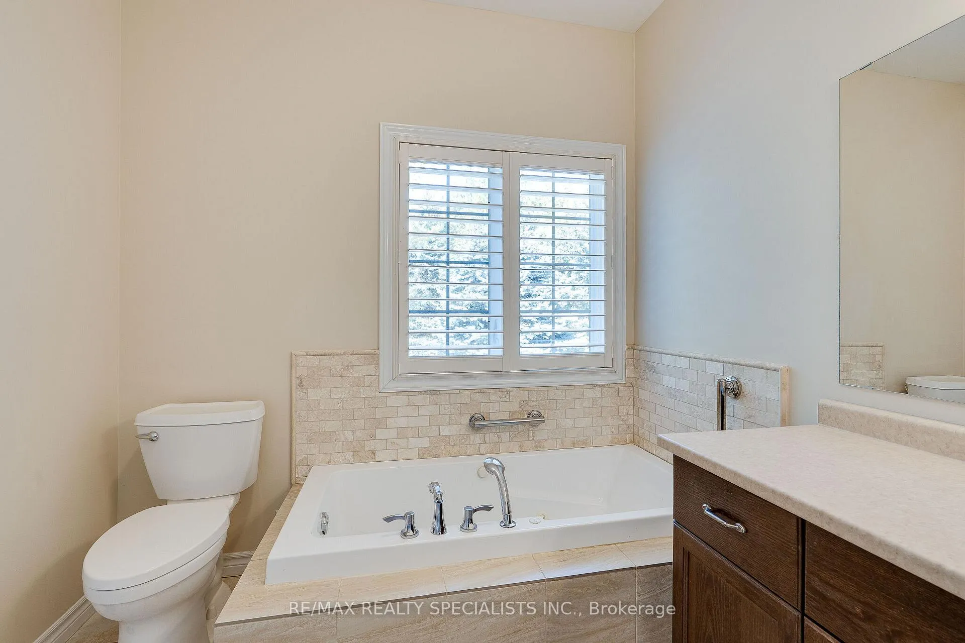 Photo 26 of Unit 2, 3 Reddington Drive, Caledon, Palgrave — HOMEH