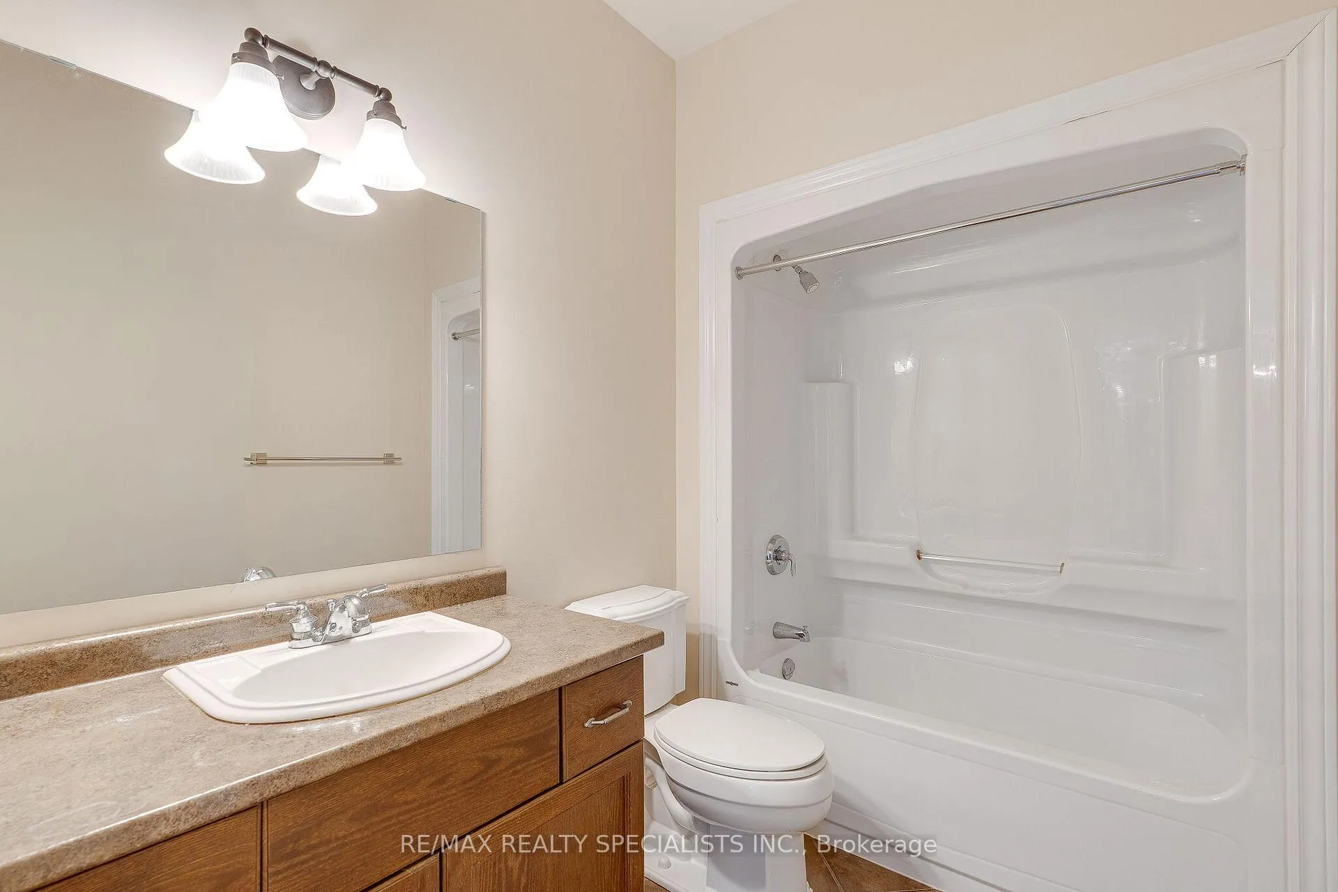 Photo 27 of Unit 2, 3 Reddington Drive, Caledon, Palgrave — HOMEH