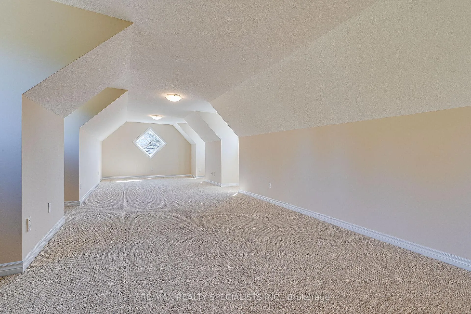 Photo 31 of Unit 2, 3 Reddington Drive, Caledon, Palgrave — HOMEH