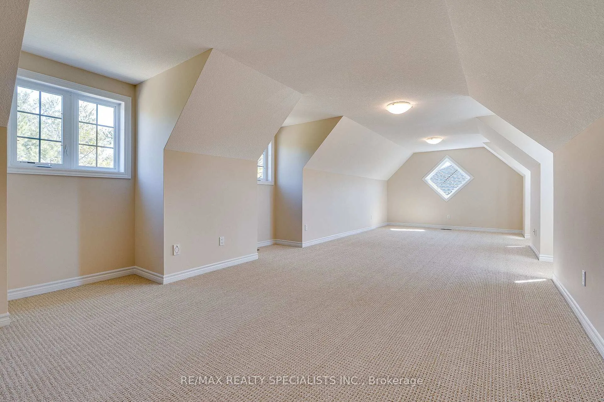 Photo 32 of Unit 2, 3 Reddington Drive, Caledon, Palgrave — HOMEH