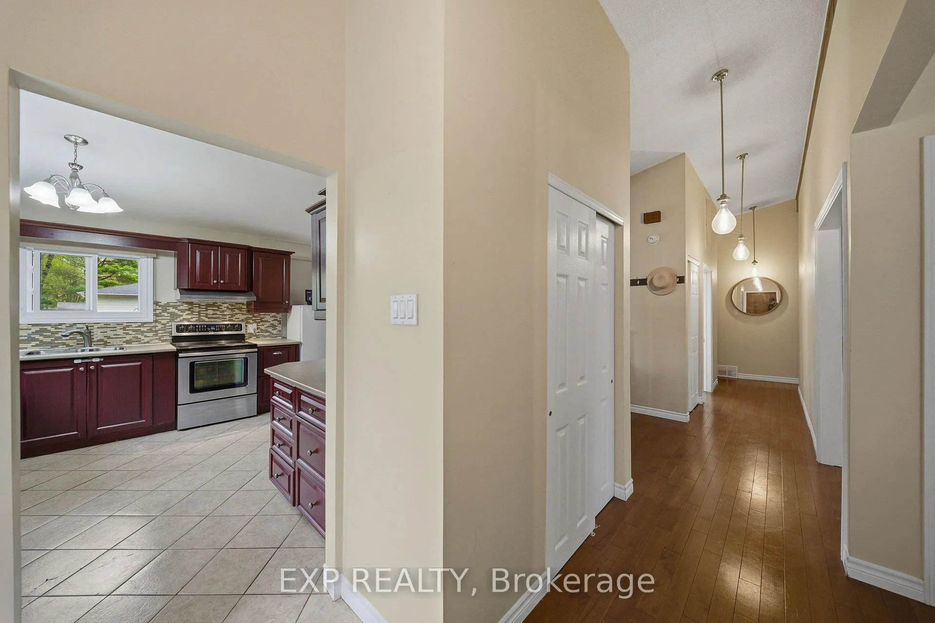 Photo 3 of 136 Resthaven Avenue, Ottawa, Constance Bay — HOMEH