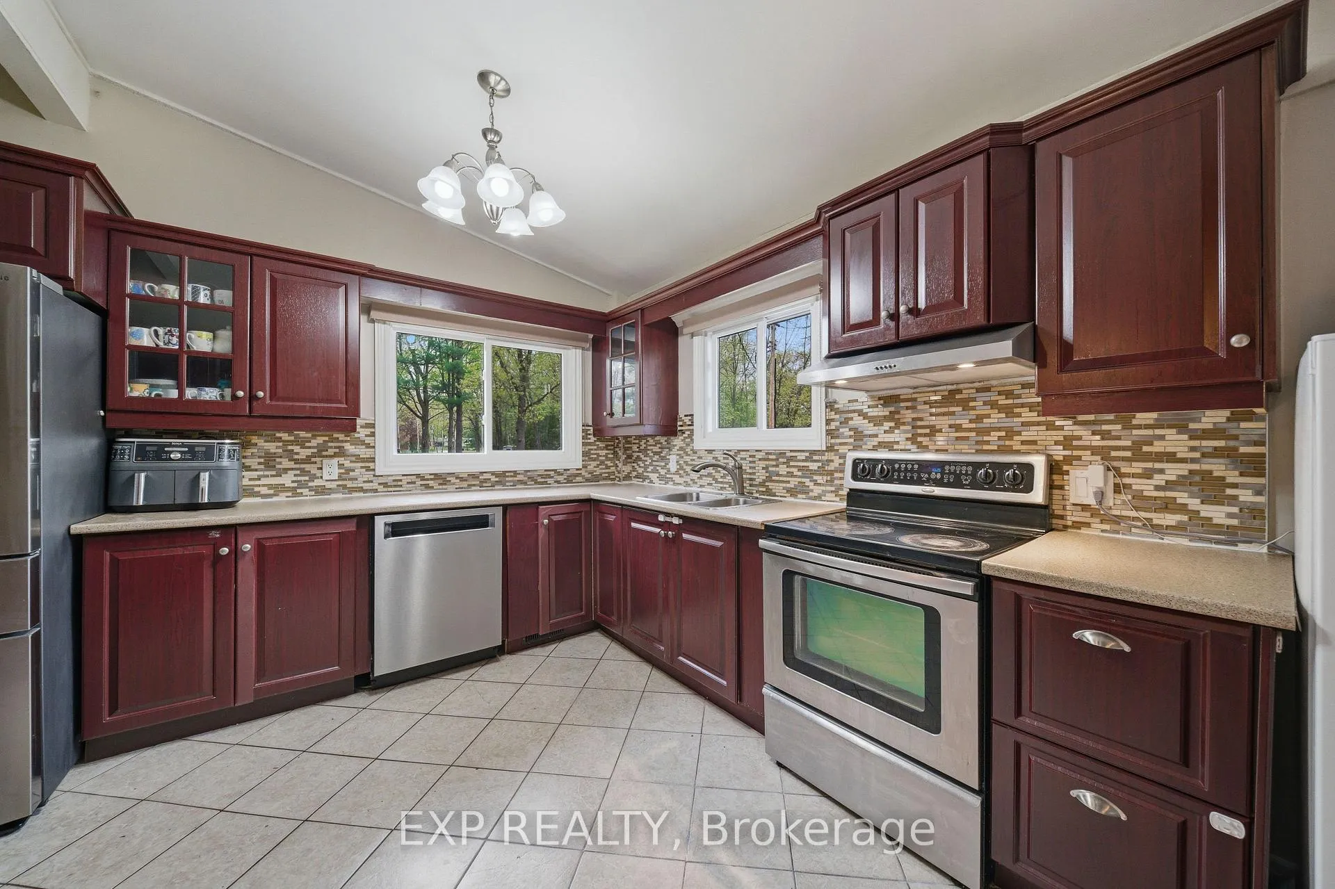 Photo 11 of 136 Resthaven Avenue, Ottawa, Constance Bay — HOMEH