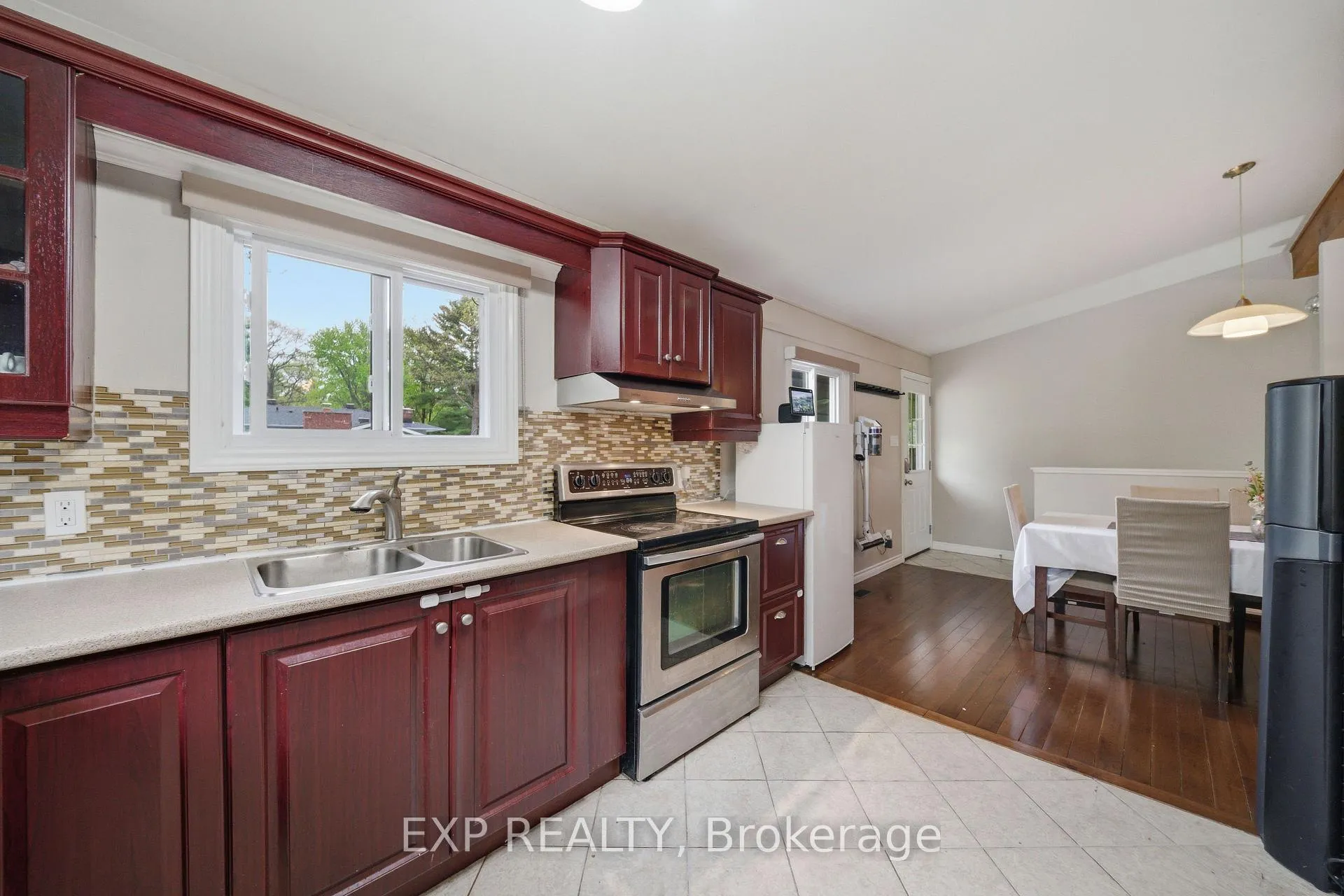 Photo 12 of 136 Resthaven Avenue, Ottawa, Constance Bay — HOMEH