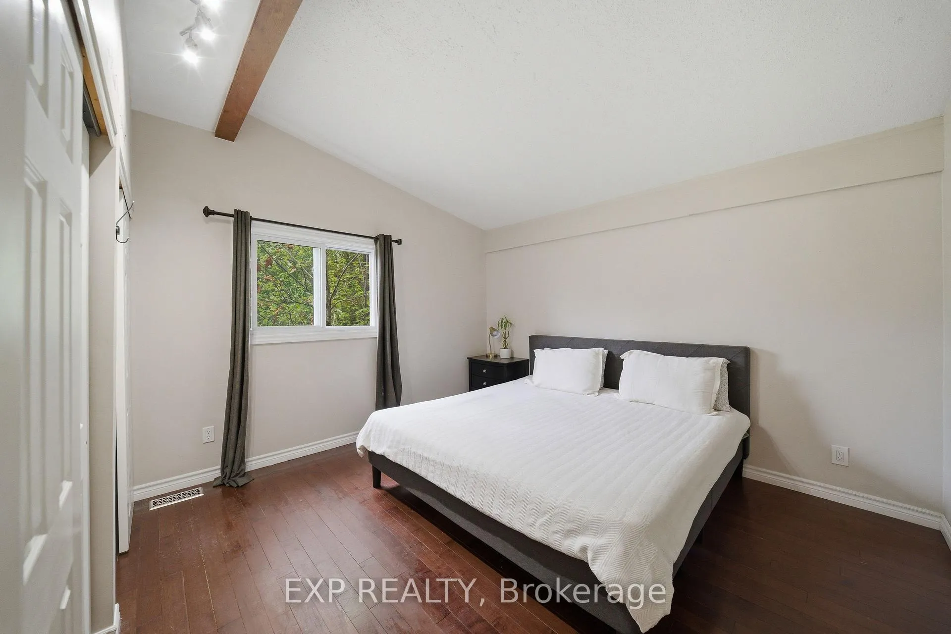Photo 14 of 136 Resthaven Avenue, Ottawa, Constance Bay — HOMEH