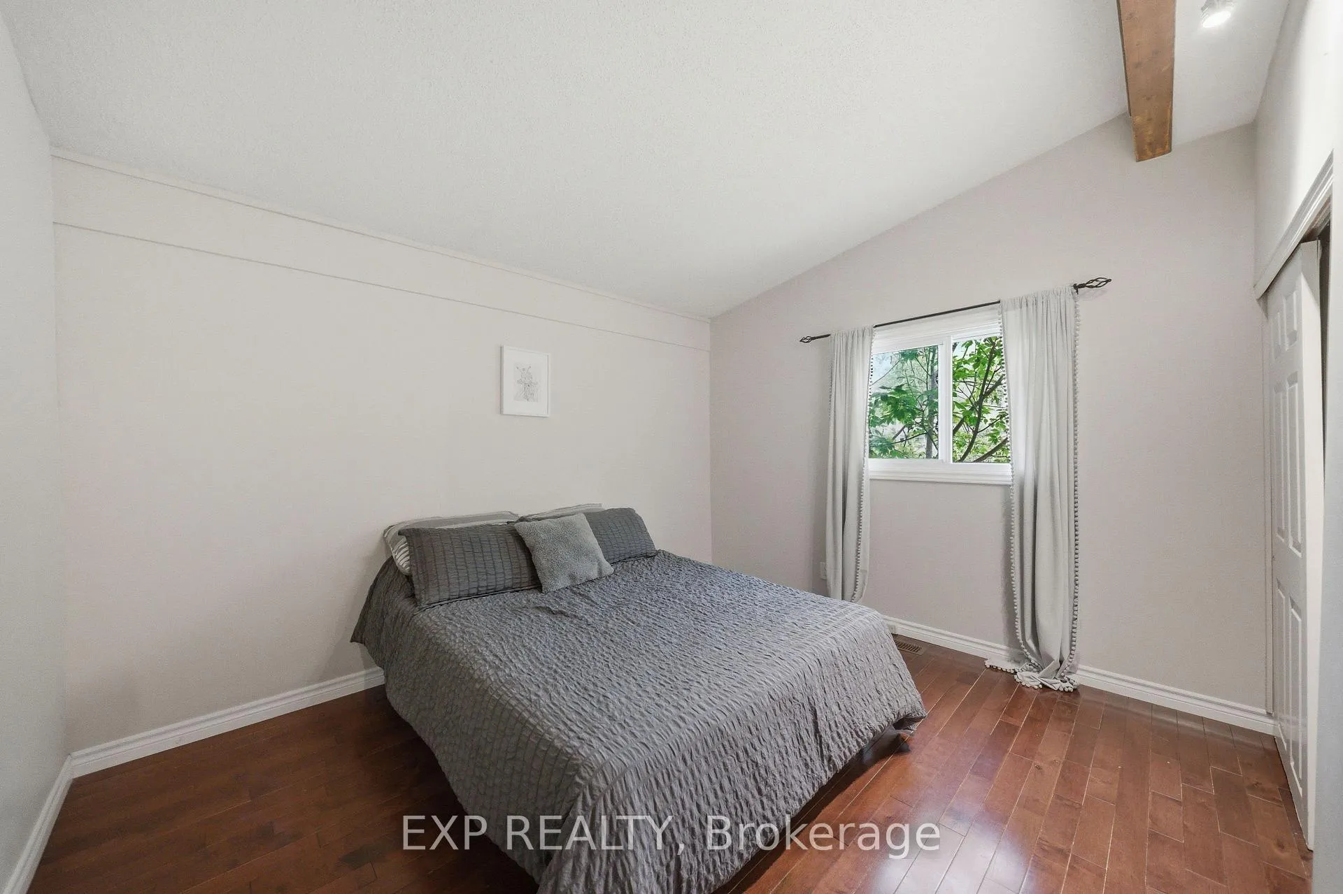 Photo 19 of 136 Resthaven Avenue, Ottawa, Constance Bay — HOMEH