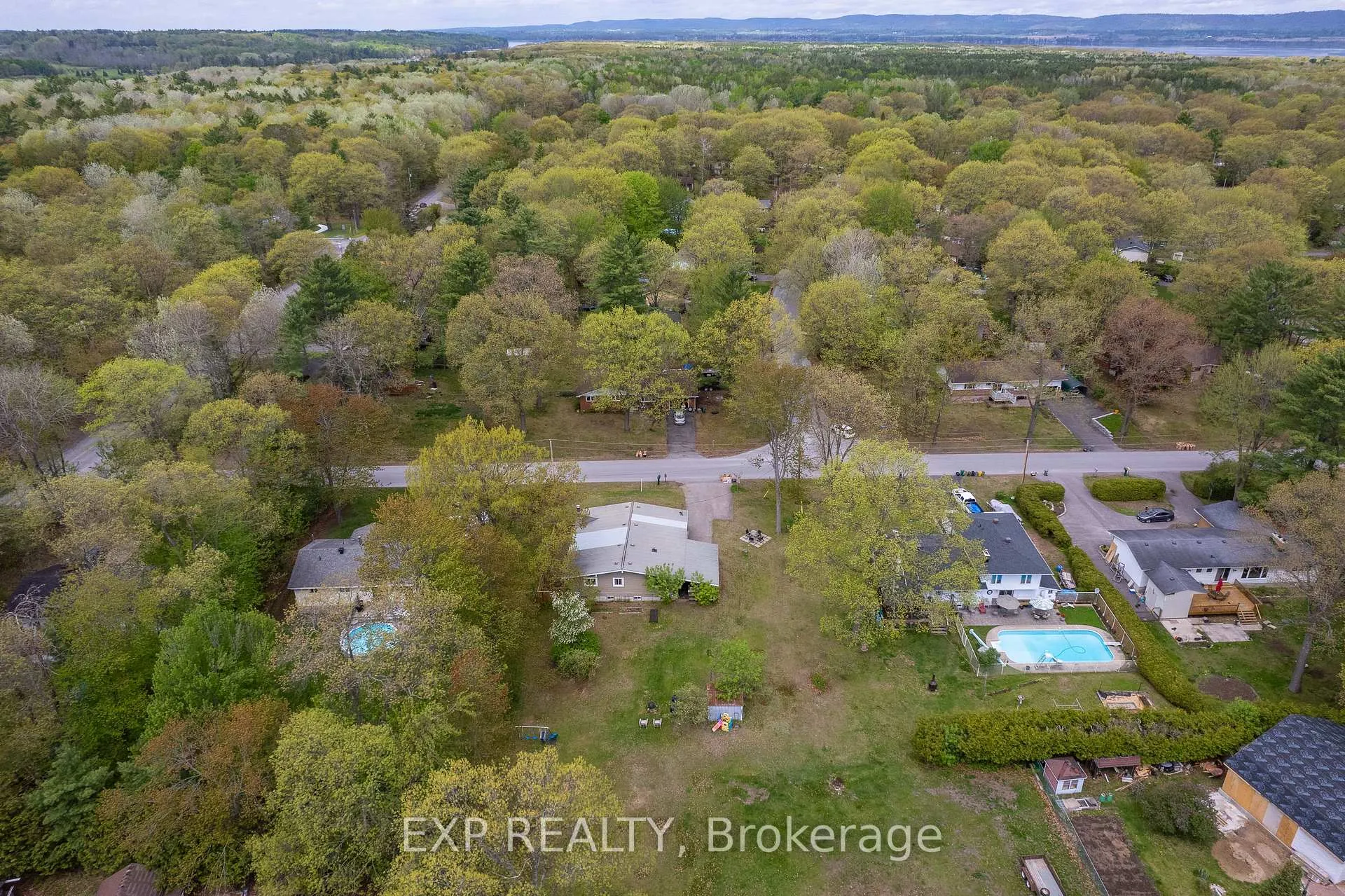 Photo 32 of 136 Resthaven Avenue, Ottawa, Constance Bay — HOMEH