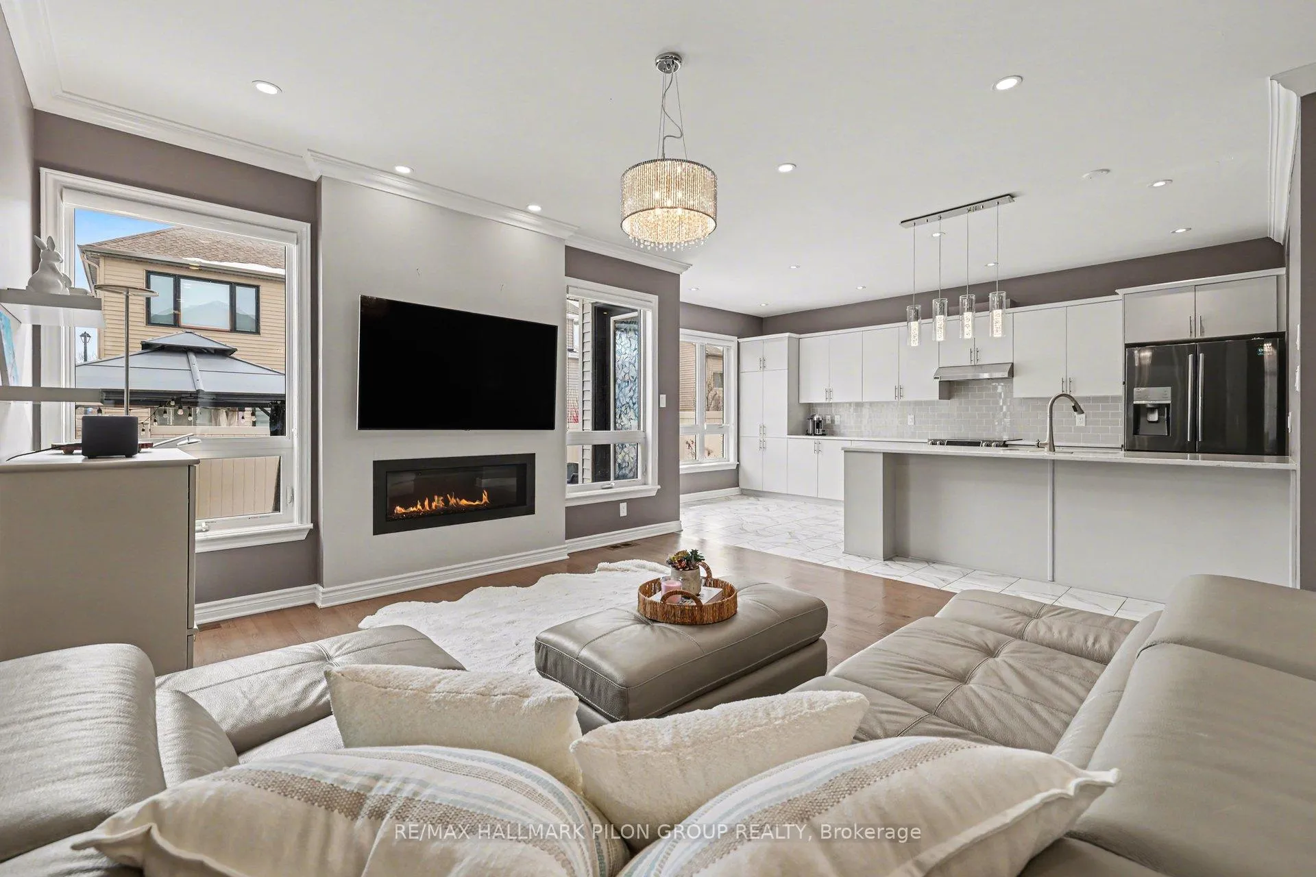 Photo 2 of 266 Shinleaf Crescent, Ottawa, Mer Bleue/Bradley Estates/Anderson Park — HOMEH