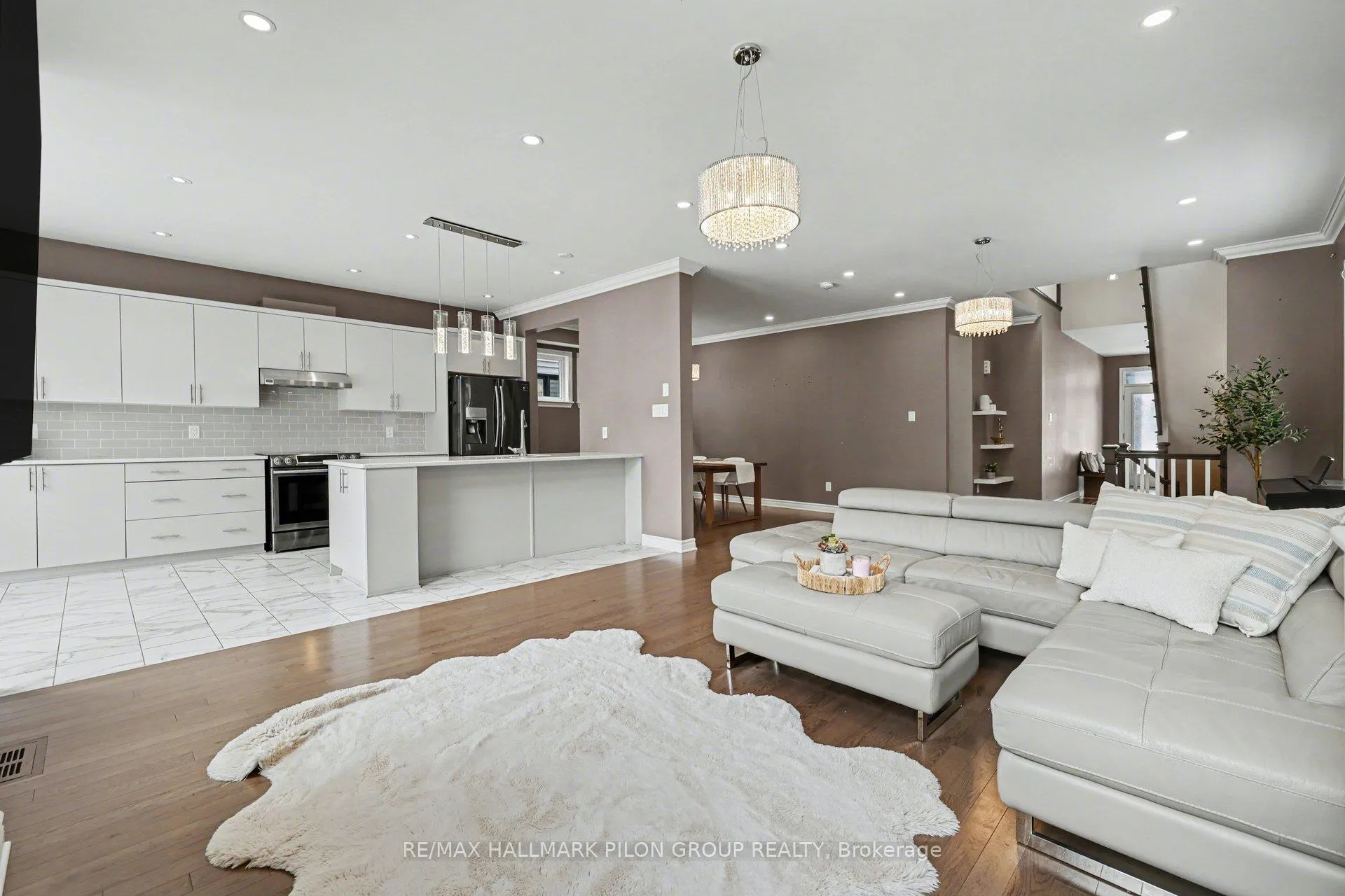 Photo 3 of 266 Shinleaf Crescent, Ottawa, Mer Bleue/Bradley Estates/Anderson Park — HOMEH