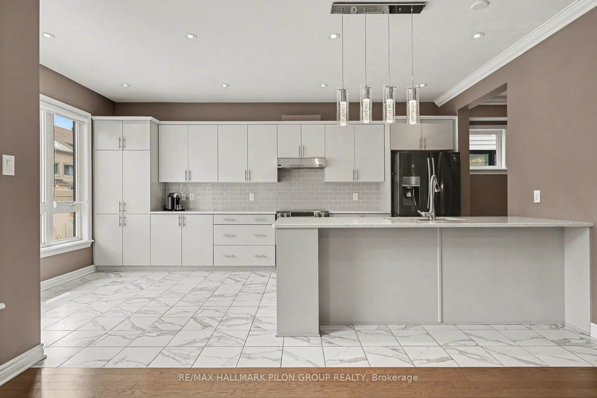 Photo 4 of 266 Shinleaf Crescent, Ottawa, Mer Bleue/Bradley Estates/Anderson Park — HOMEH