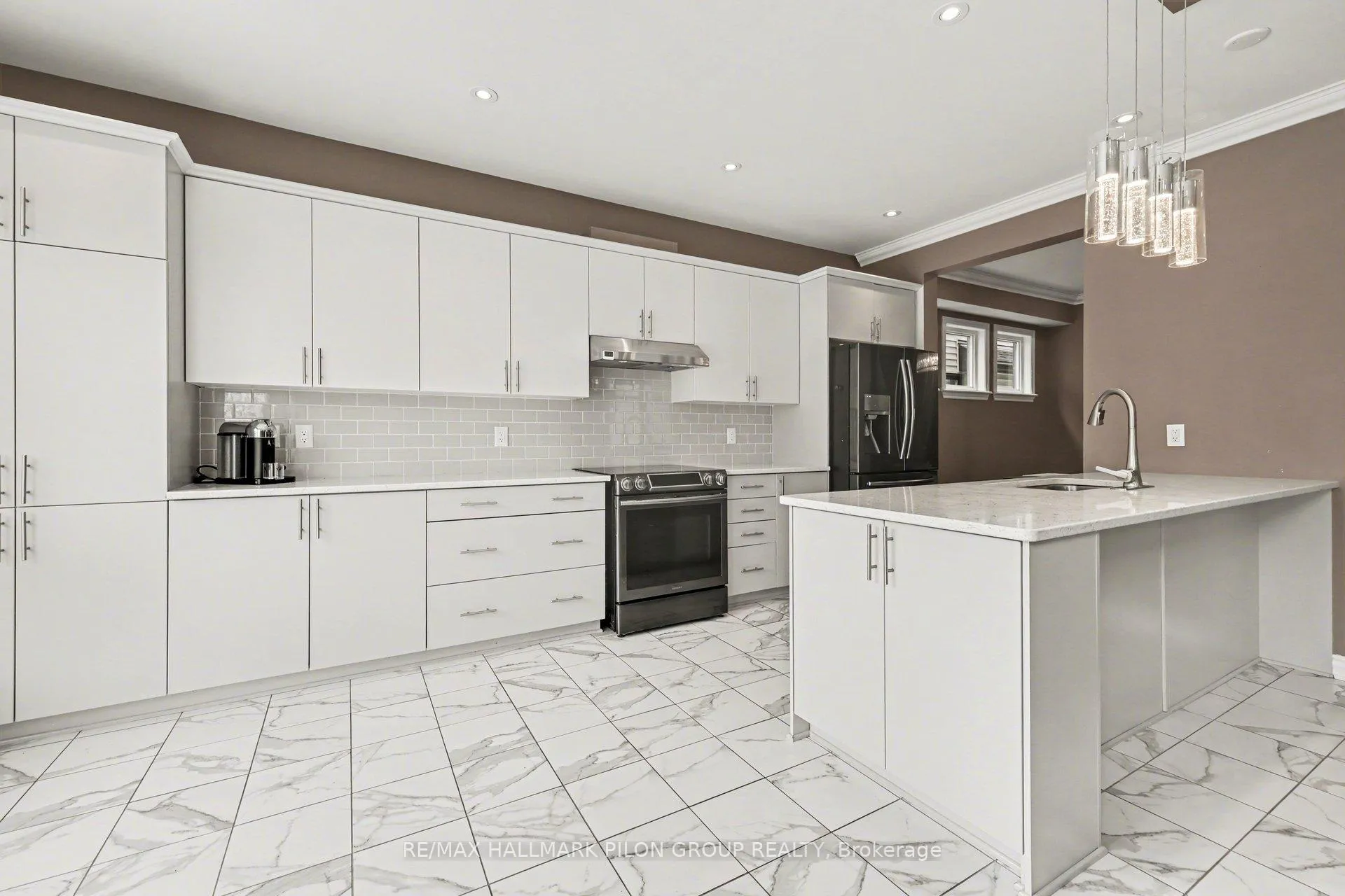 Photo 5 of 266 Shinleaf Crescent, Ottawa, Mer Bleue/Bradley Estates/Anderson Park — HOMEH