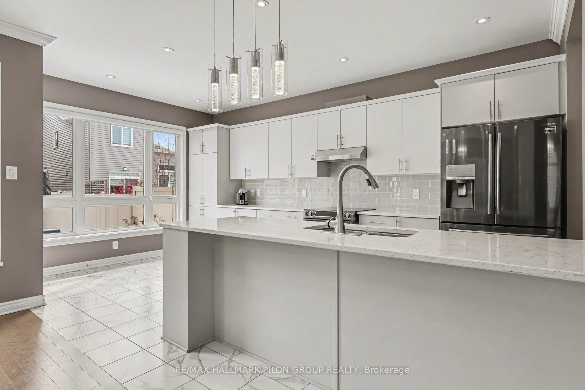 Photo 6 of 266 Shinleaf Crescent, Ottawa, Mer Bleue/Bradley Estates/Anderson Park — HOMEH