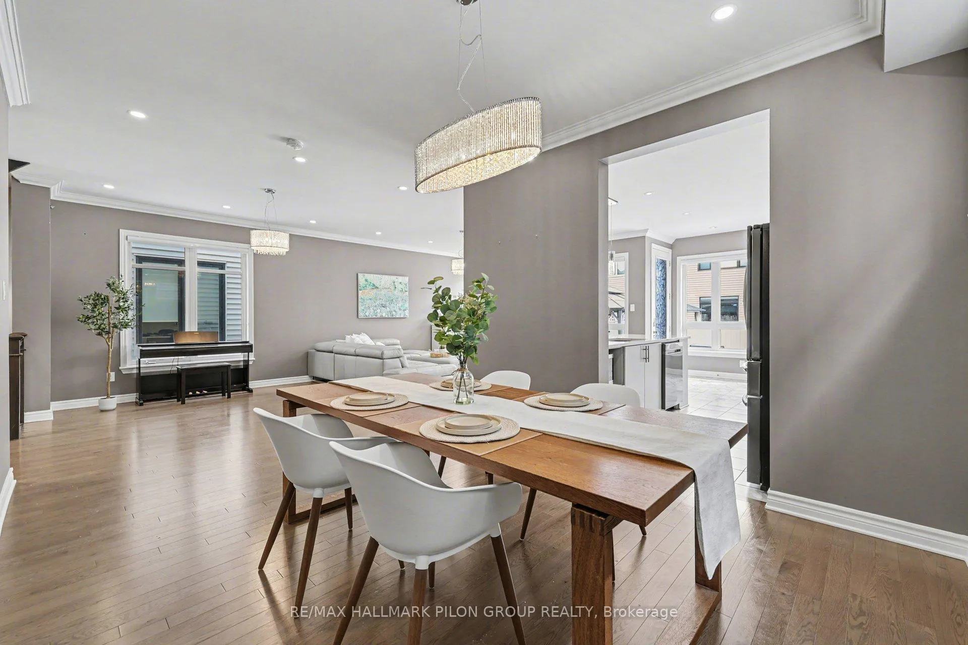 Photo 8 of 266 Shinleaf Crescent, Ottawa, Mer Bleue/Bradley Estates/Anderson Park — HOMEH