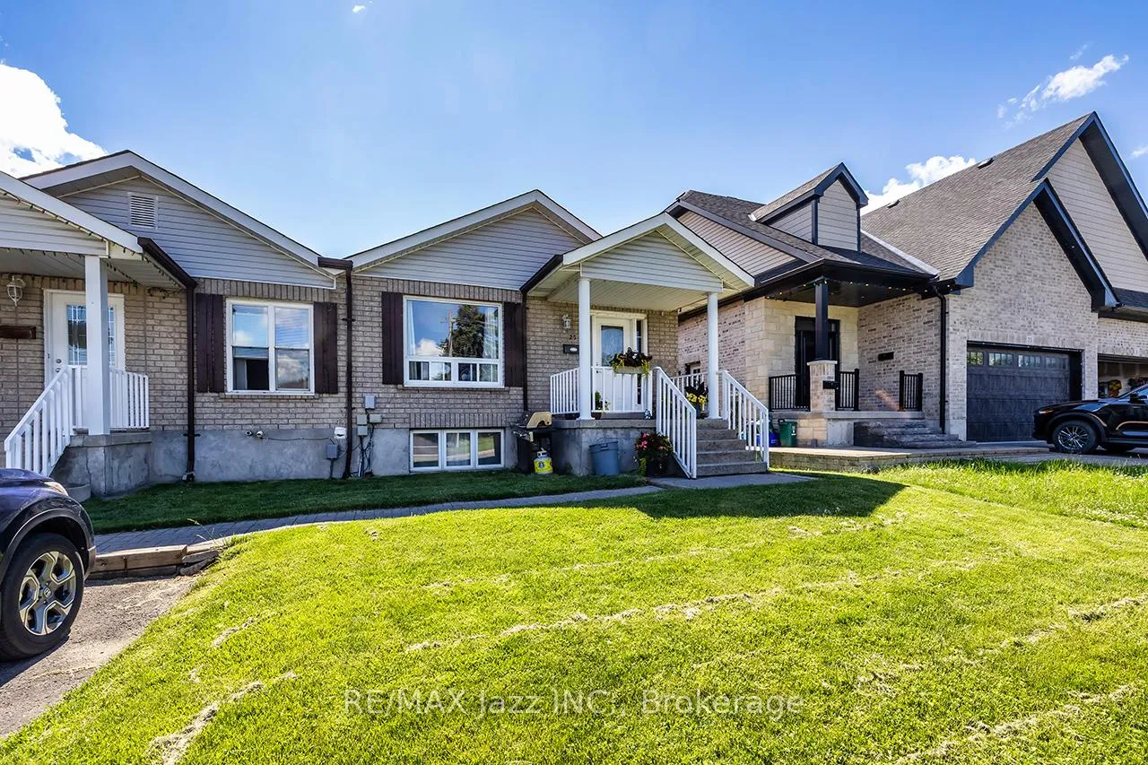 Photo 2 of 27 Waverley Road, Clarington, Bowmanville — HOMEH
