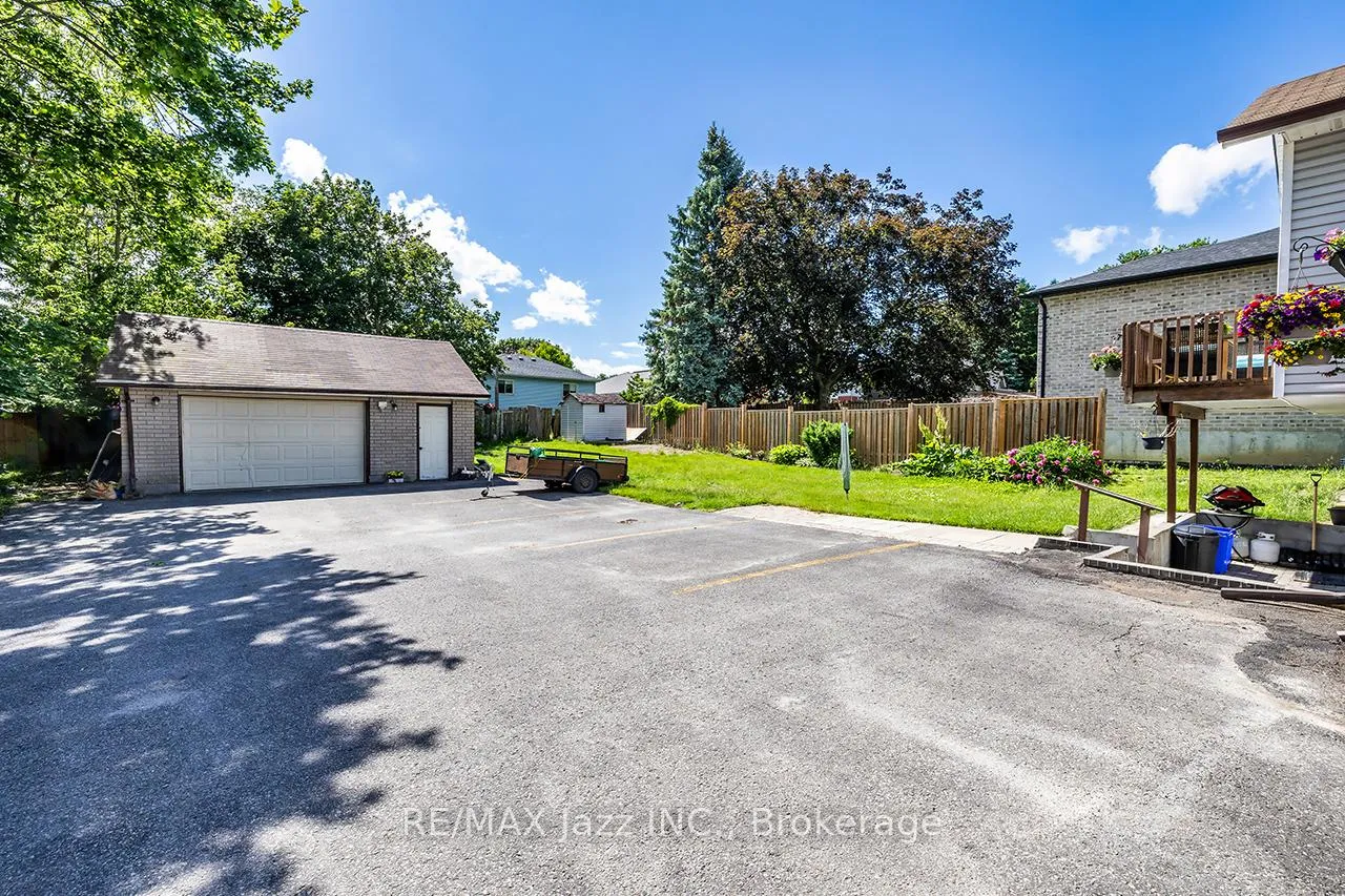Photo 5 of 27 Waverley Road, Clarington, Bowmanville — HOMEH