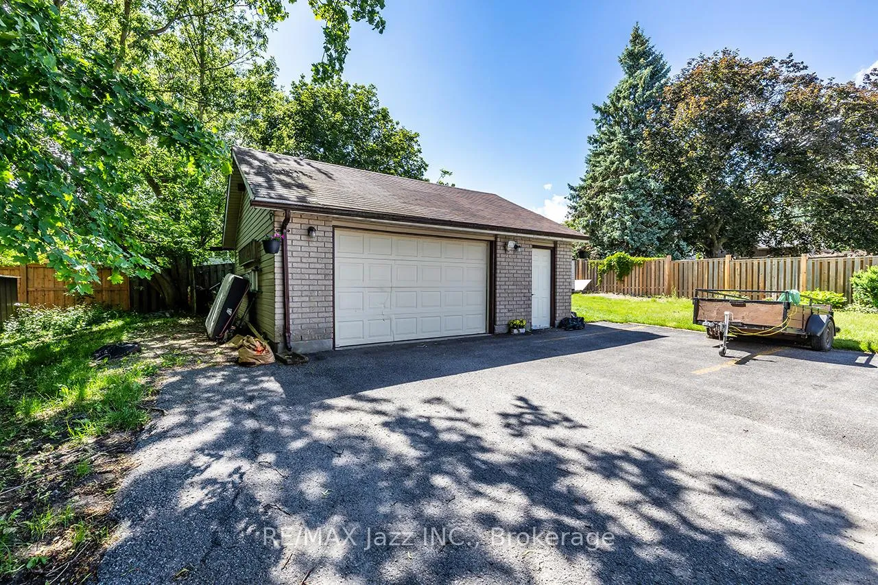 Photo 10 of 27 Waverley Road, Clarington, Bowmanville — HOMEH