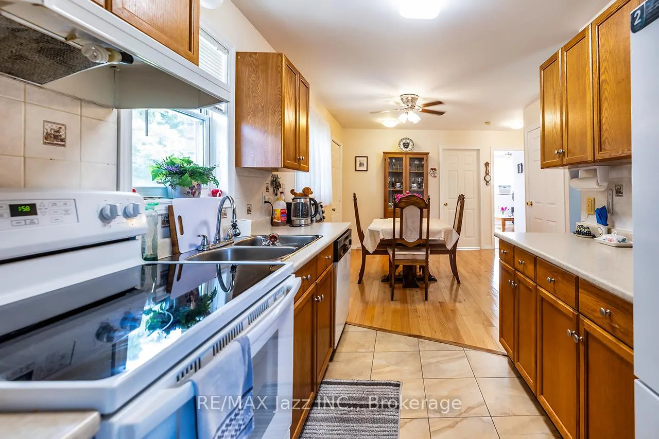 Photo 15 of 27 Waverley Road, Clarington, Bowmanville — HOMEH