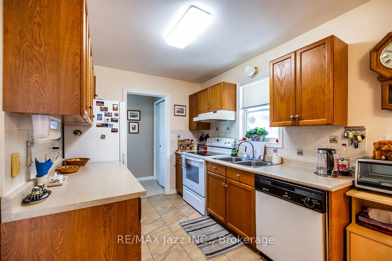 Photo 17 of 27 Waverley Road, Clarington, Bowmanville — HOMEH