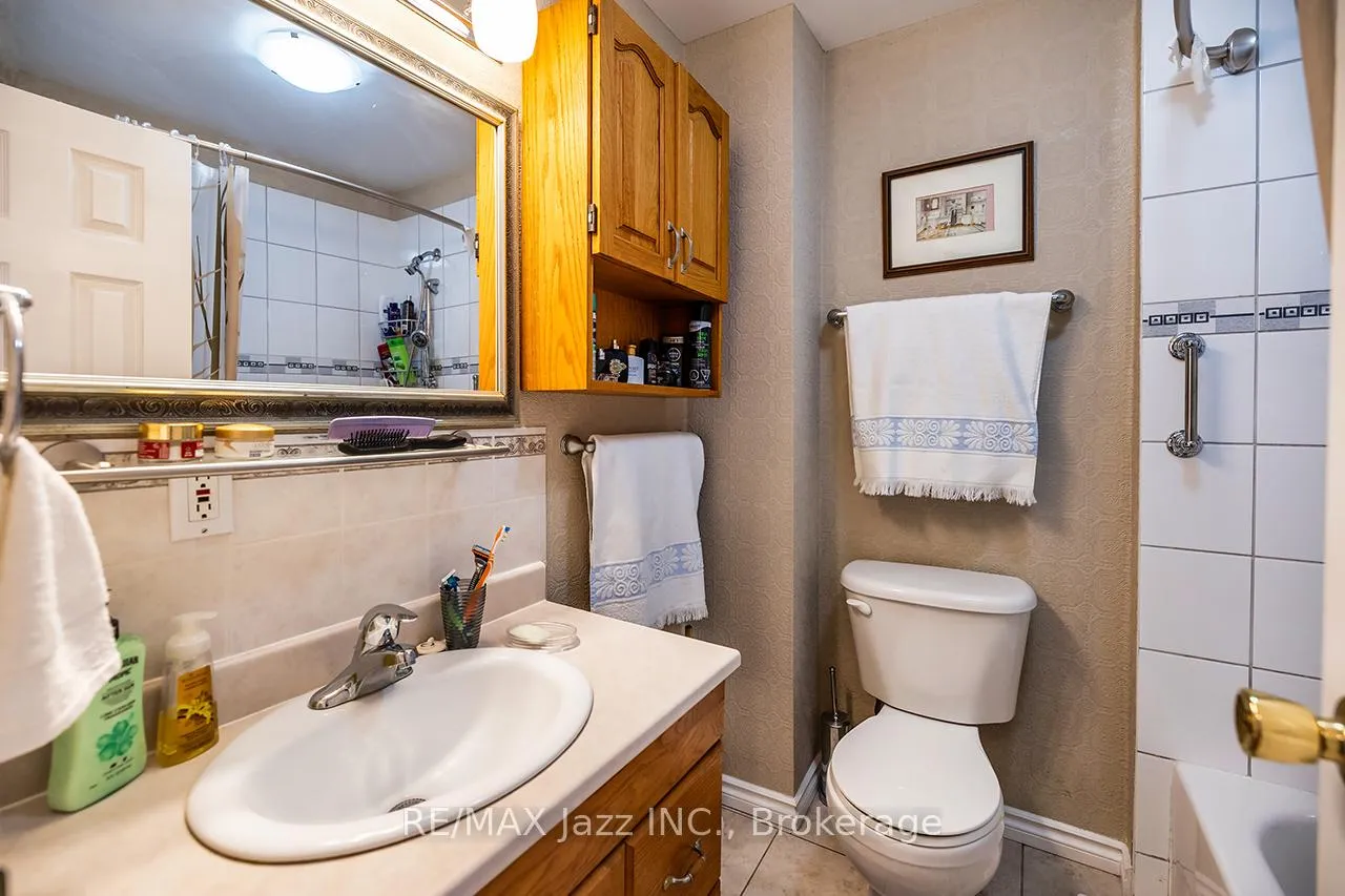 Photo 22 of 27 Waverley Road, Clarington, Bowmanville — HOMEH